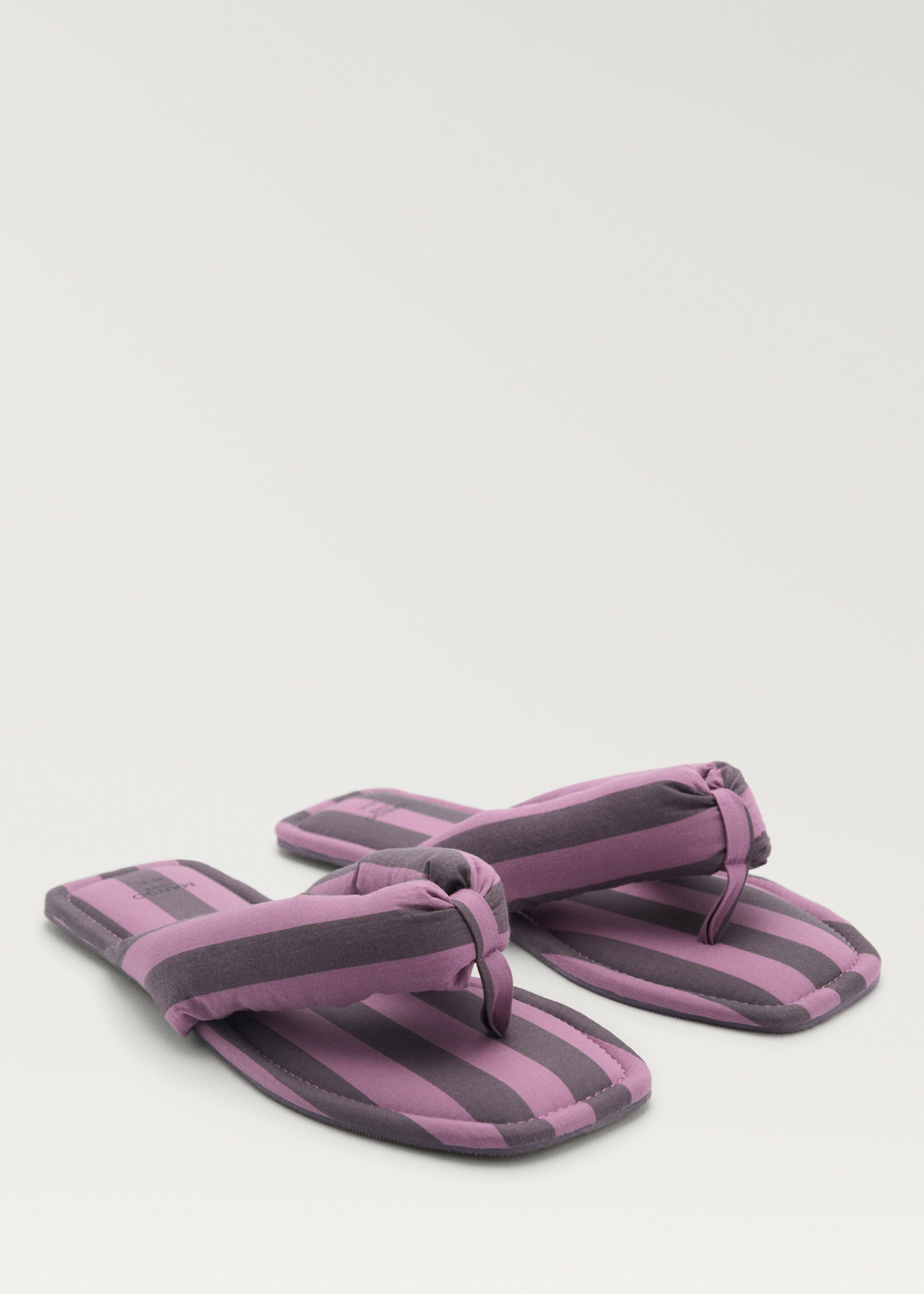 Zehentrenner-Hausschuhe mit gewebtem Streifen - Mittlere Ansicht, Pflaume. Ref: 87043648-00.