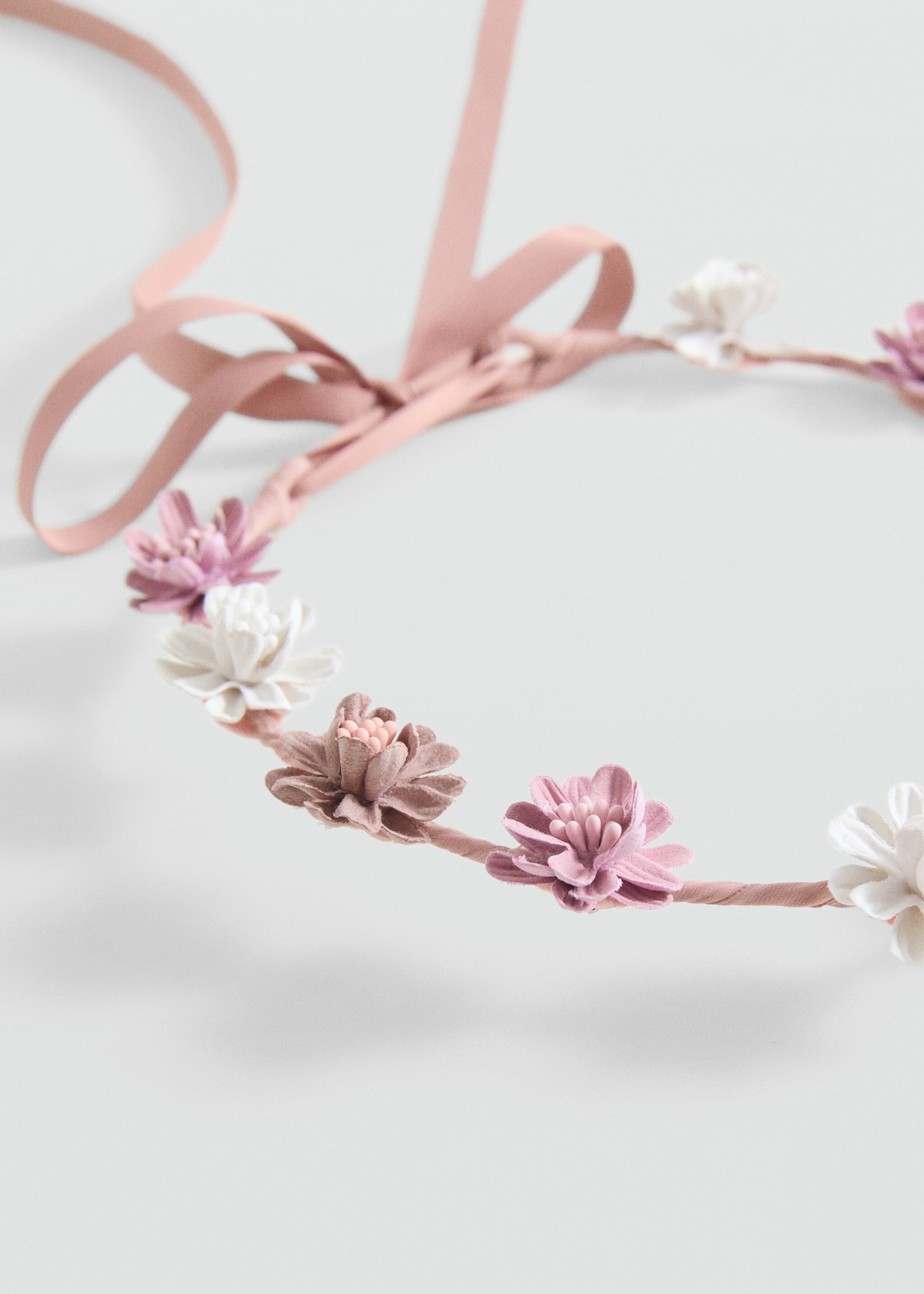 Tie closure flower hairband - Details of the article 1, Pale Pink. Ref: 87043649-00.