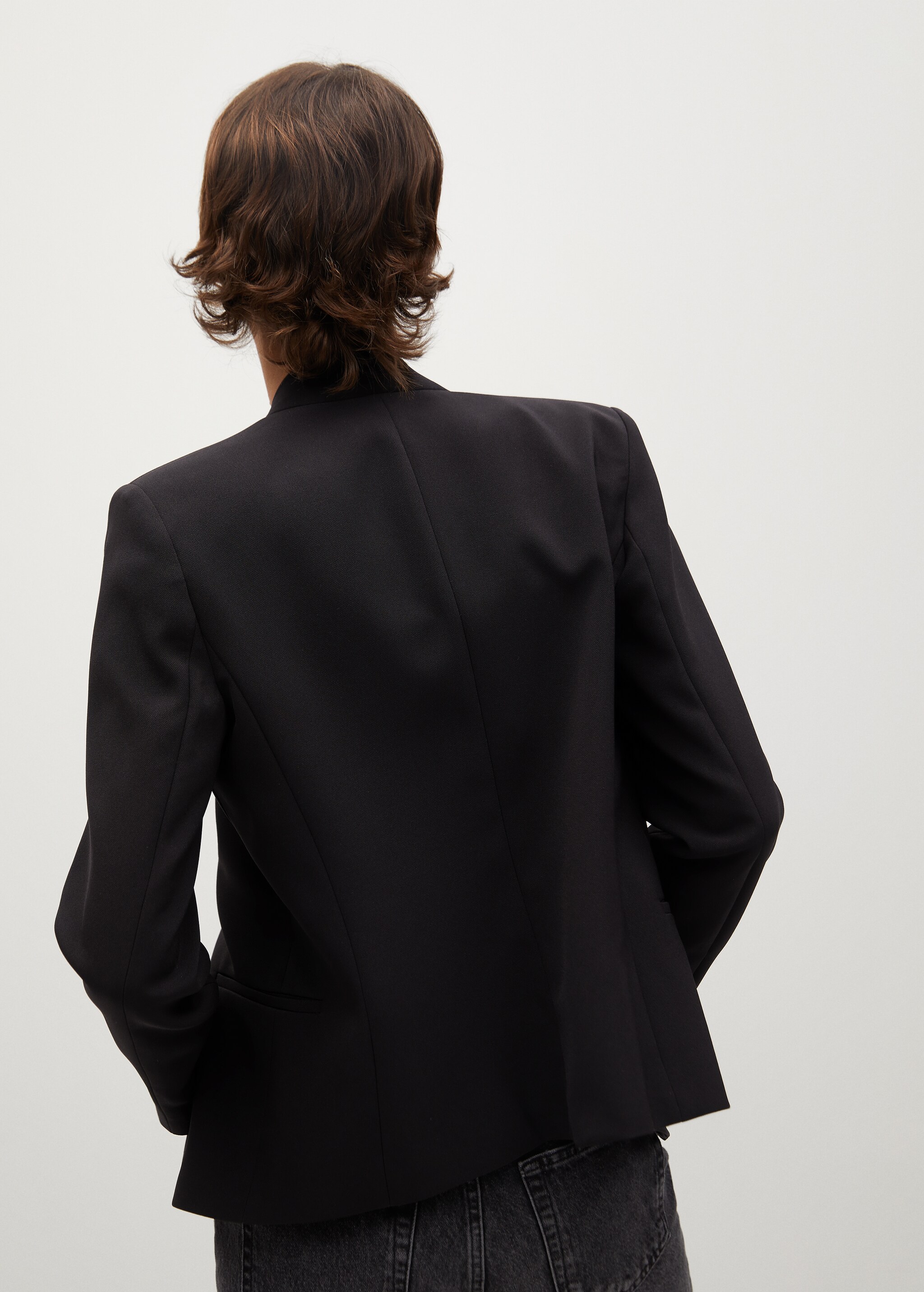 Taillierter Krepp-Blazer - Rückseite des Artikels