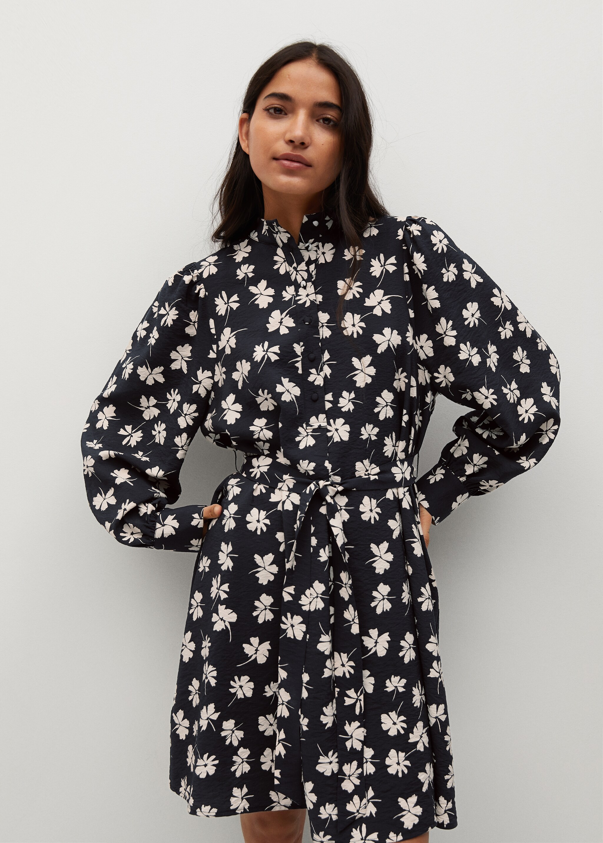 Vestido estampado cinturón - Plano medio
