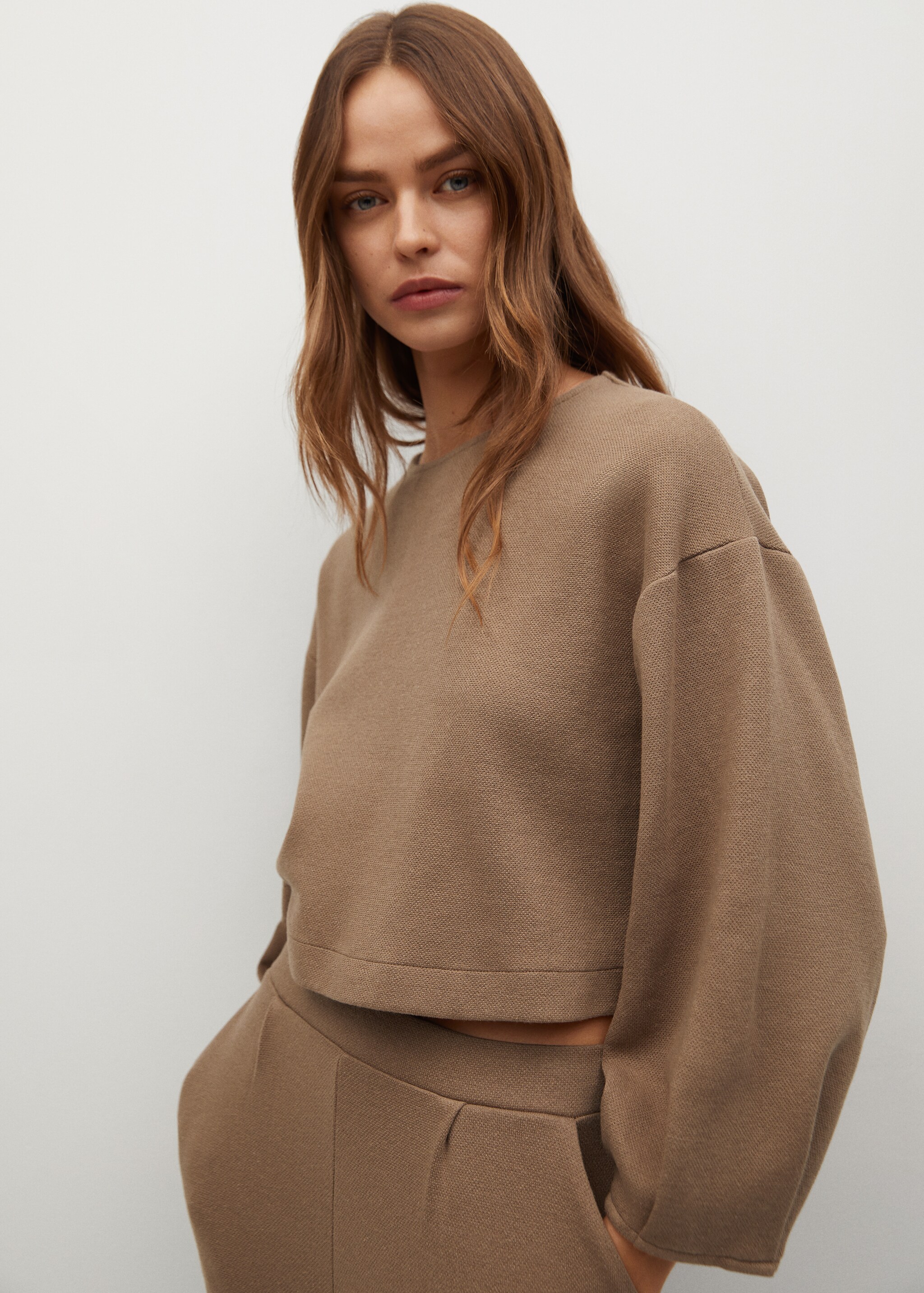 Sudadera crop algodón - Plano medio