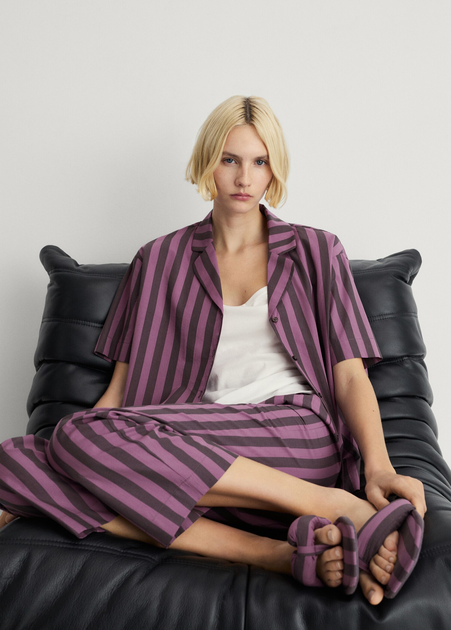 Woven two-tone striped trousers - Details of the article 2