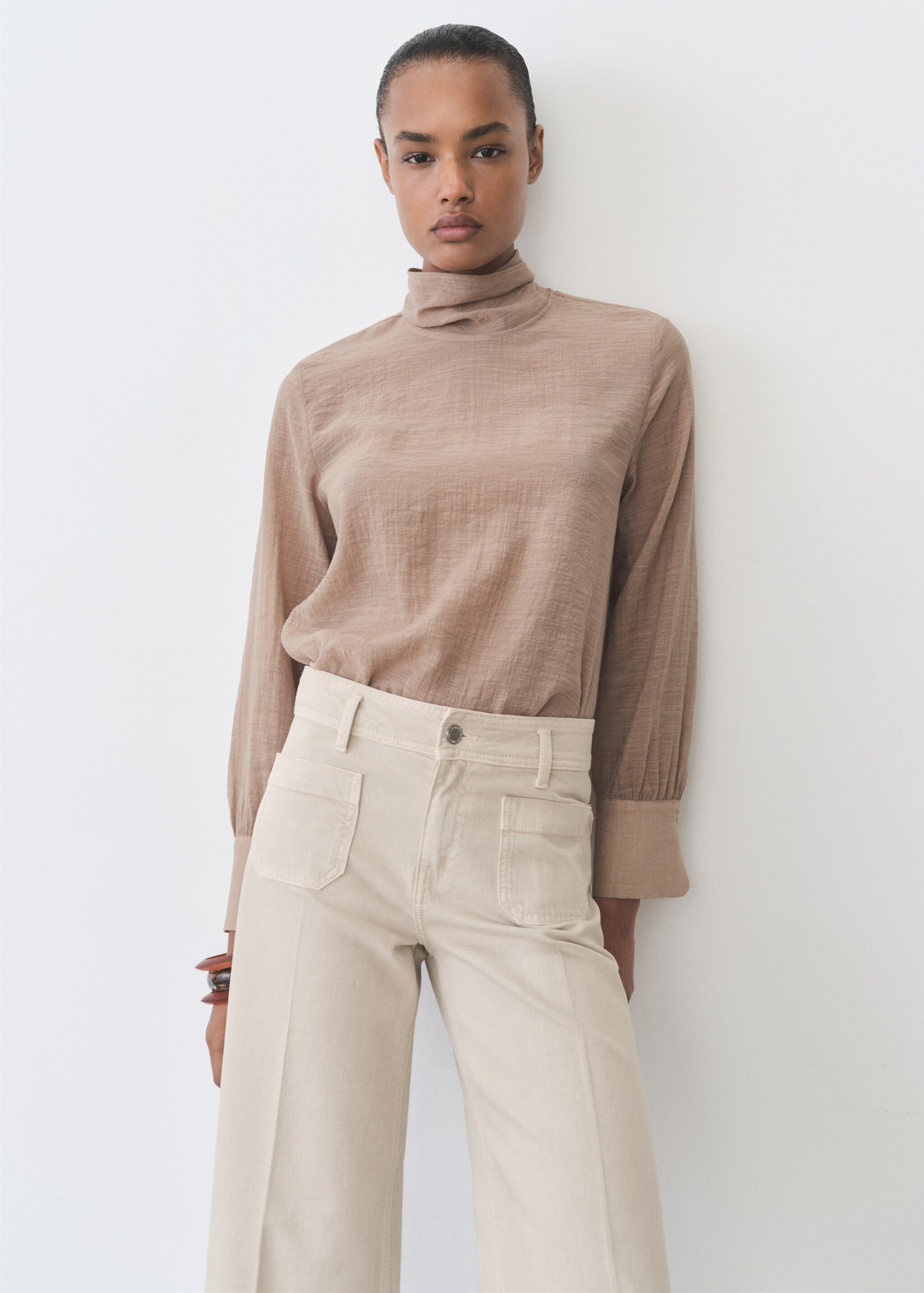 Wide leg jeans with pockets - Details of the article 1, Sand. Ref: 87044071-00.