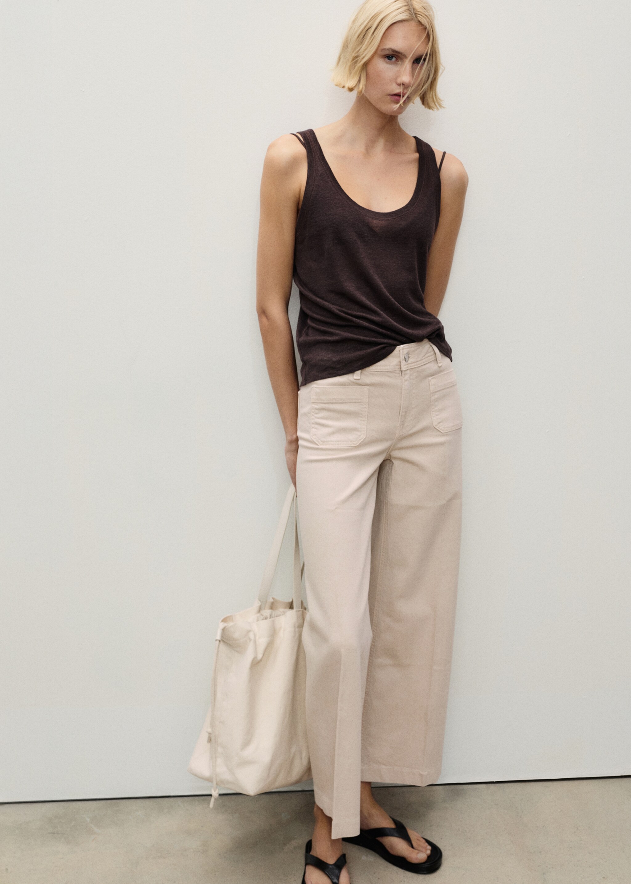 Wide leg jeans with pockets - Details of the article 2, Sand. Ref: 87044071-00.