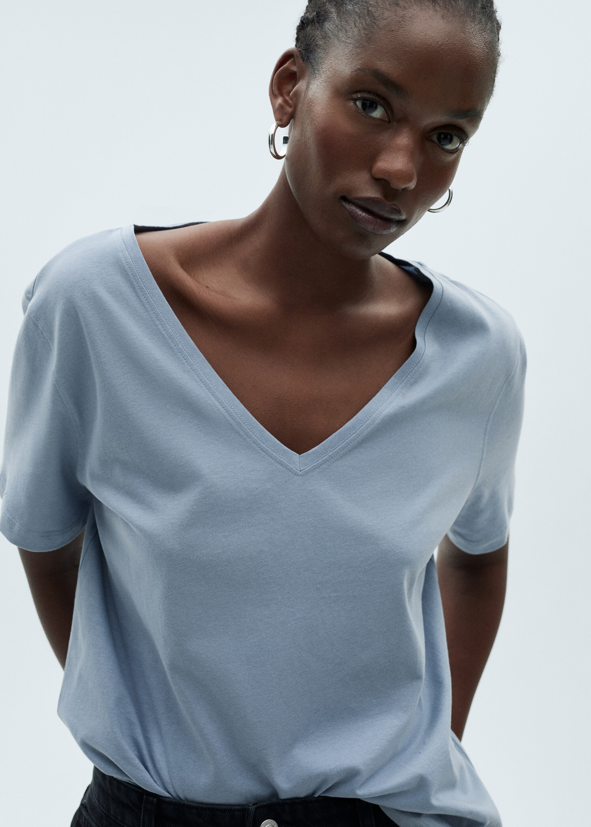 V-neck cotton T-shirt - Details of the article 4, Sky Blue. Ref: 87044074-00.