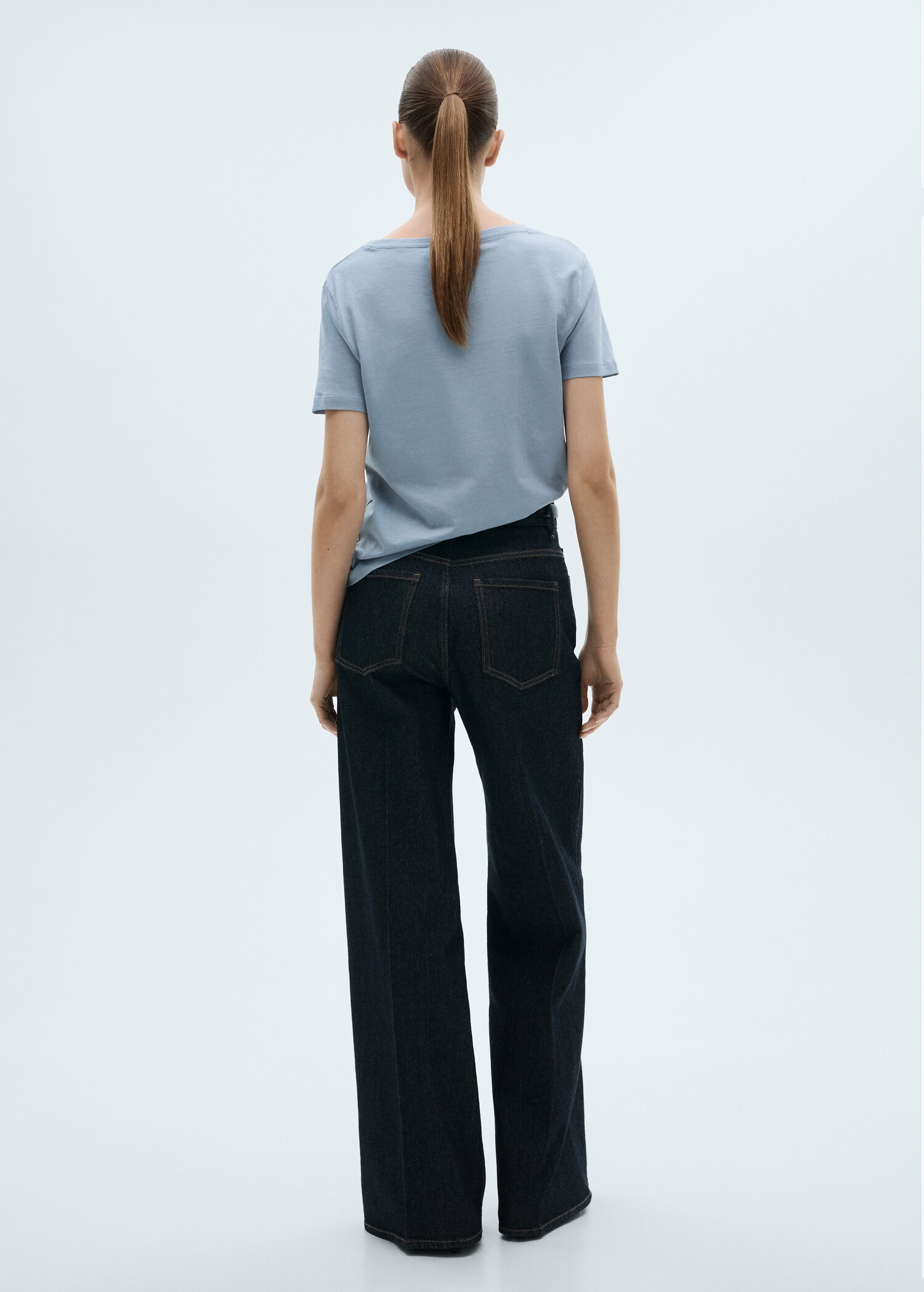 V-neck cotton T-shirt - Reverse of the article