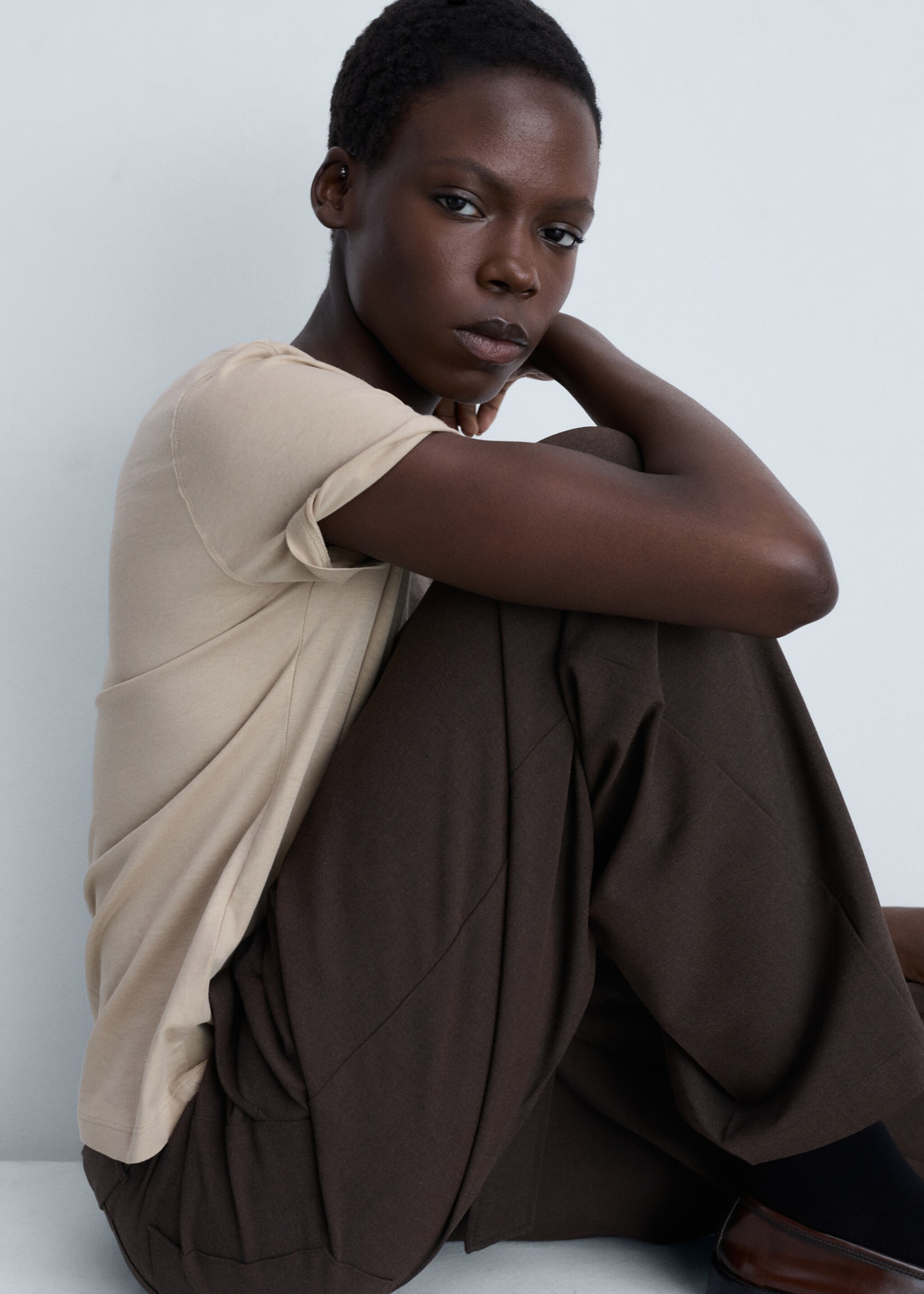 V-neck cotton T-shirt - Details of the article 1, Beige. Ref: 87044075-00.