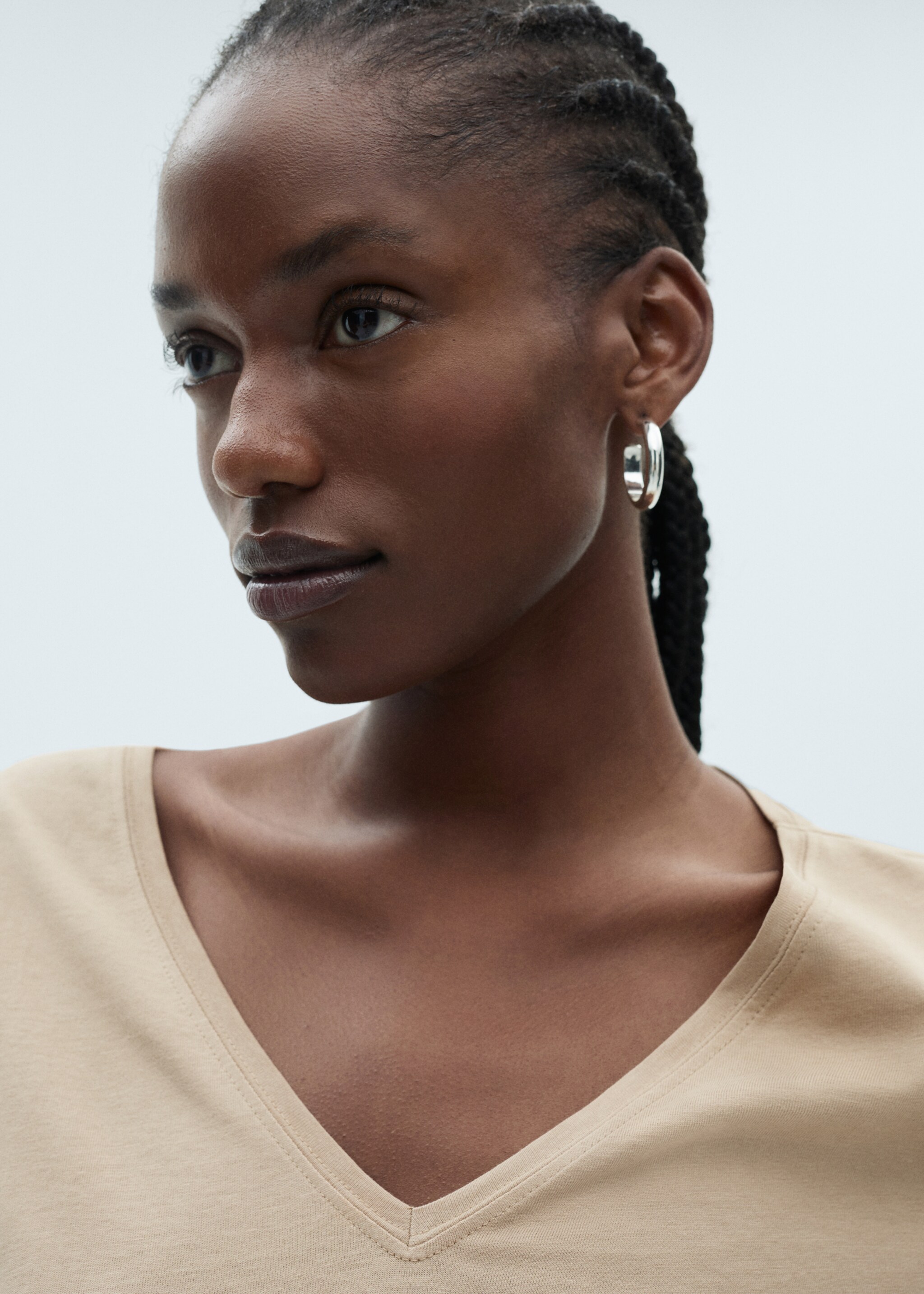 V-neck cotton T-shirt - Details of the article 4, Beige. Ref: 87044075-00.