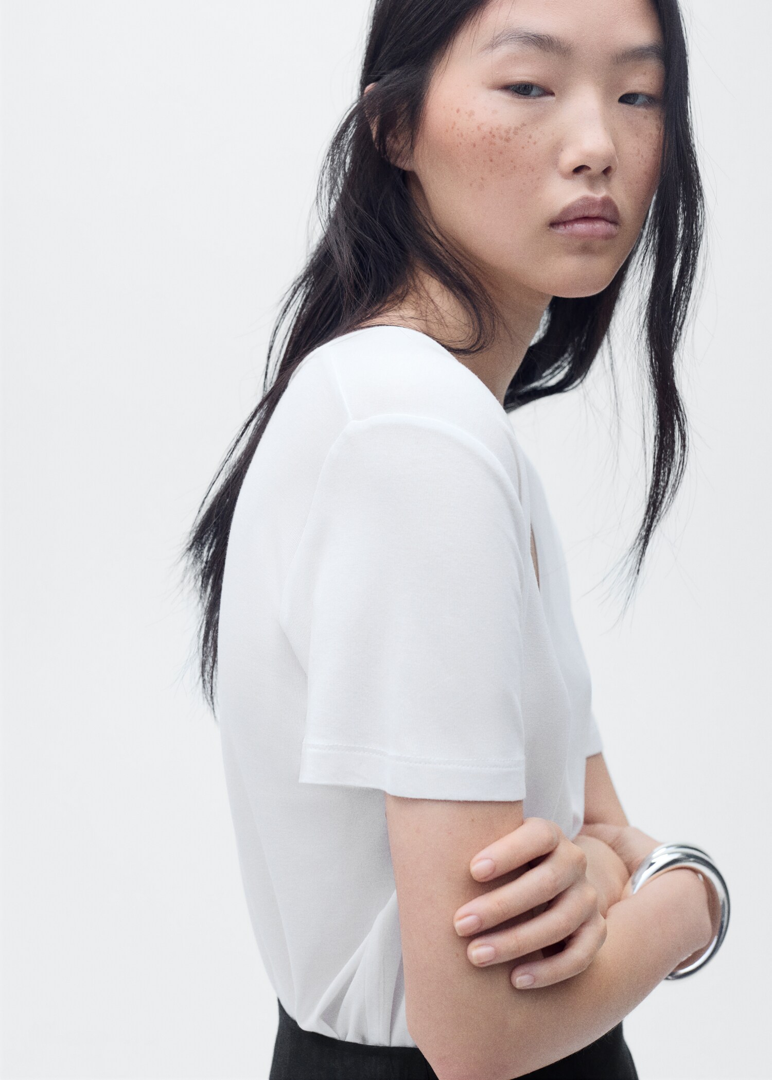 T-Shirt mit V-Ausschnitt - Detail des Artikels 1