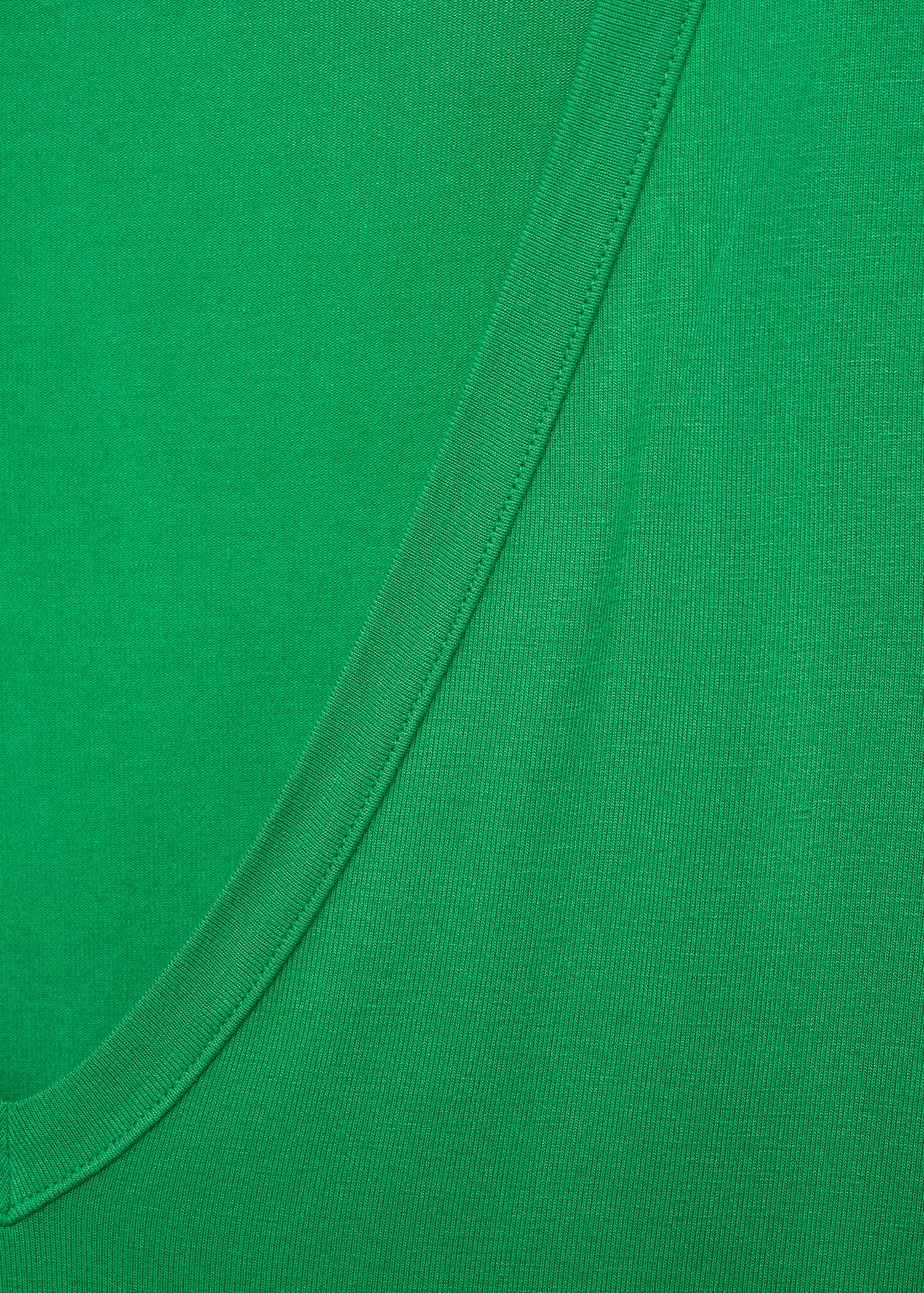 T-Shirt mit V-Ausschnitt - Detail des Artikels 8