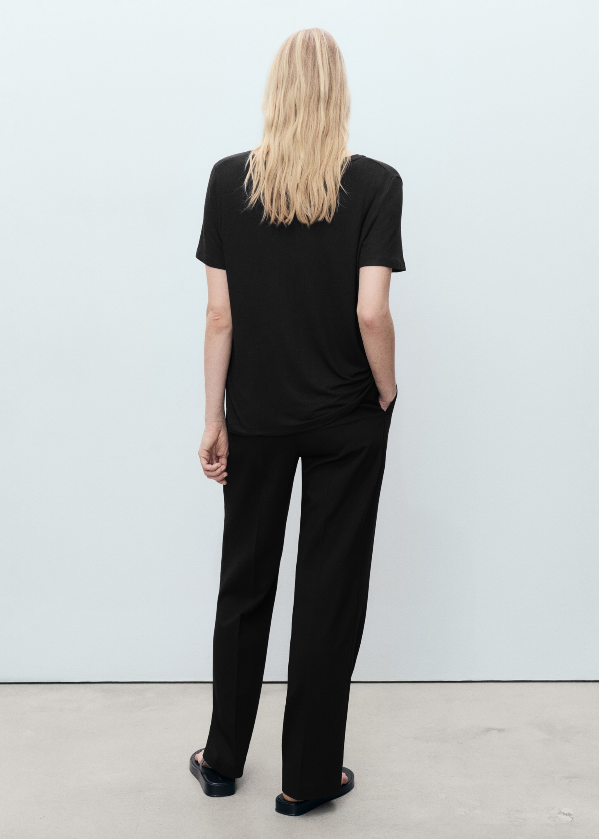 V-neck T-shirt - Reverse of the article, Black. Ref: 87044080-00.