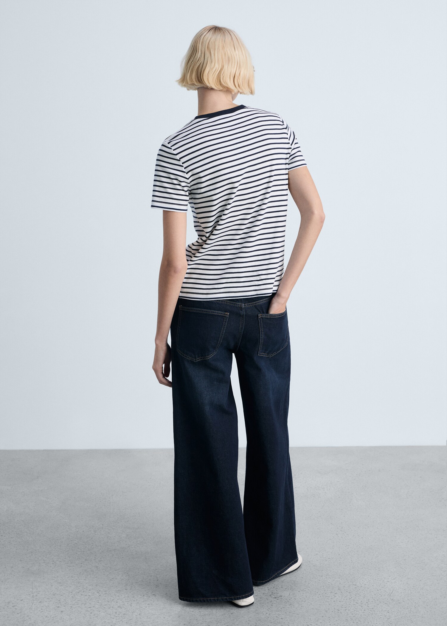 Striped short-sleeved cotton t-shirt - Reverse of the article