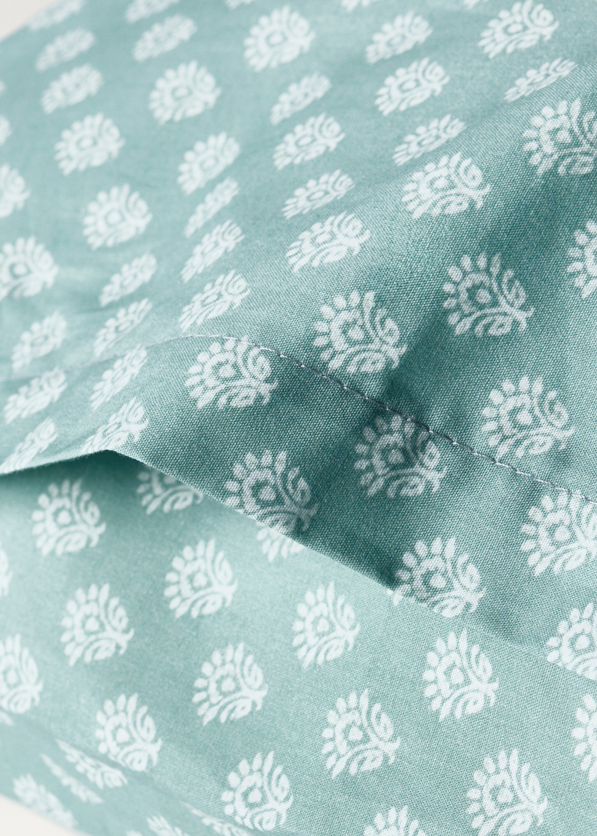 Cotton percale children's pillowcase with small flower 50x75 cm - Details of the article 1, Forest Green. Ref: 87044086-00.