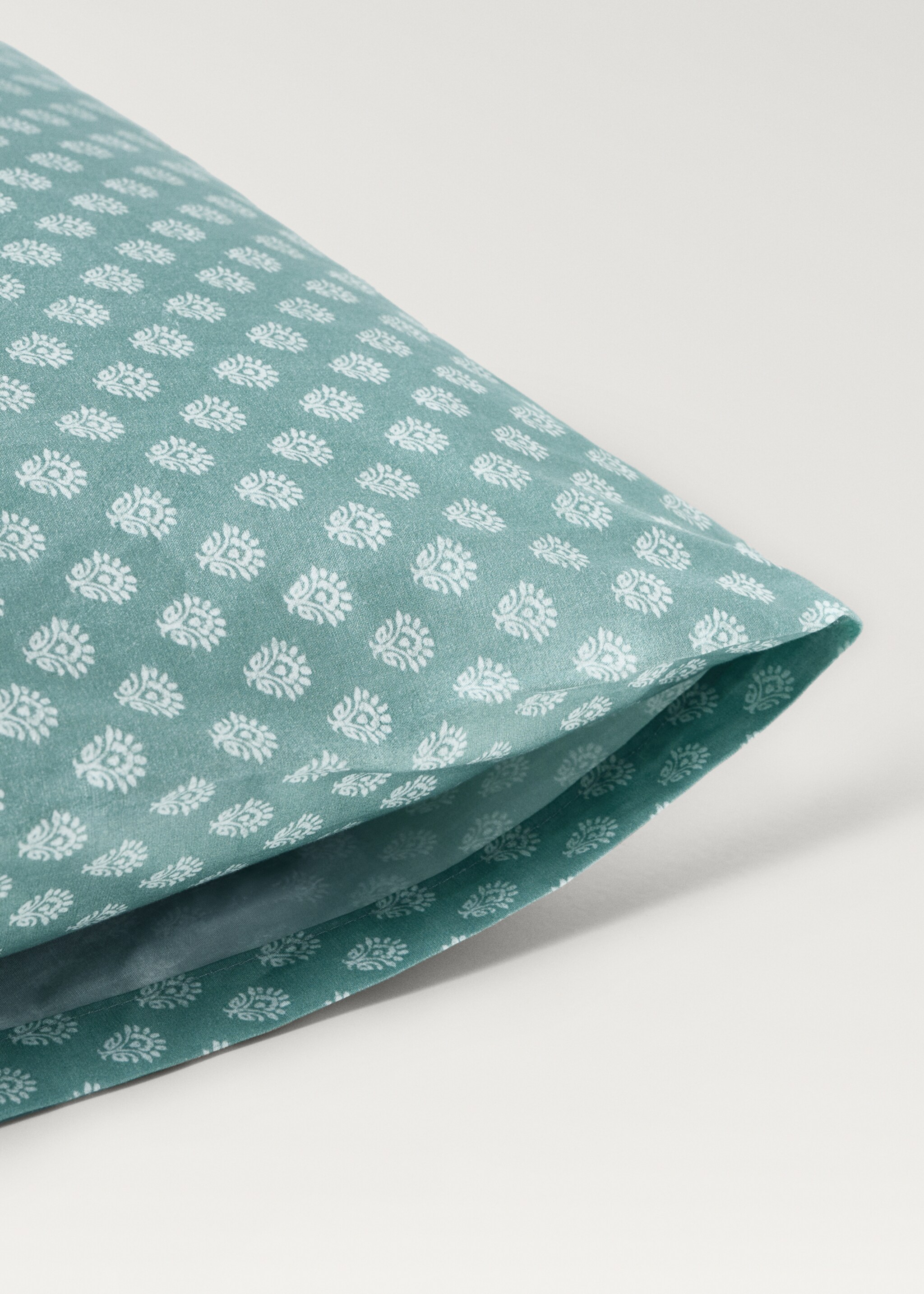 Cotton percale children's pillowcase with small flower 50x75 cm - Details of the article 2, Forest Green. Ref: 87044086-00.