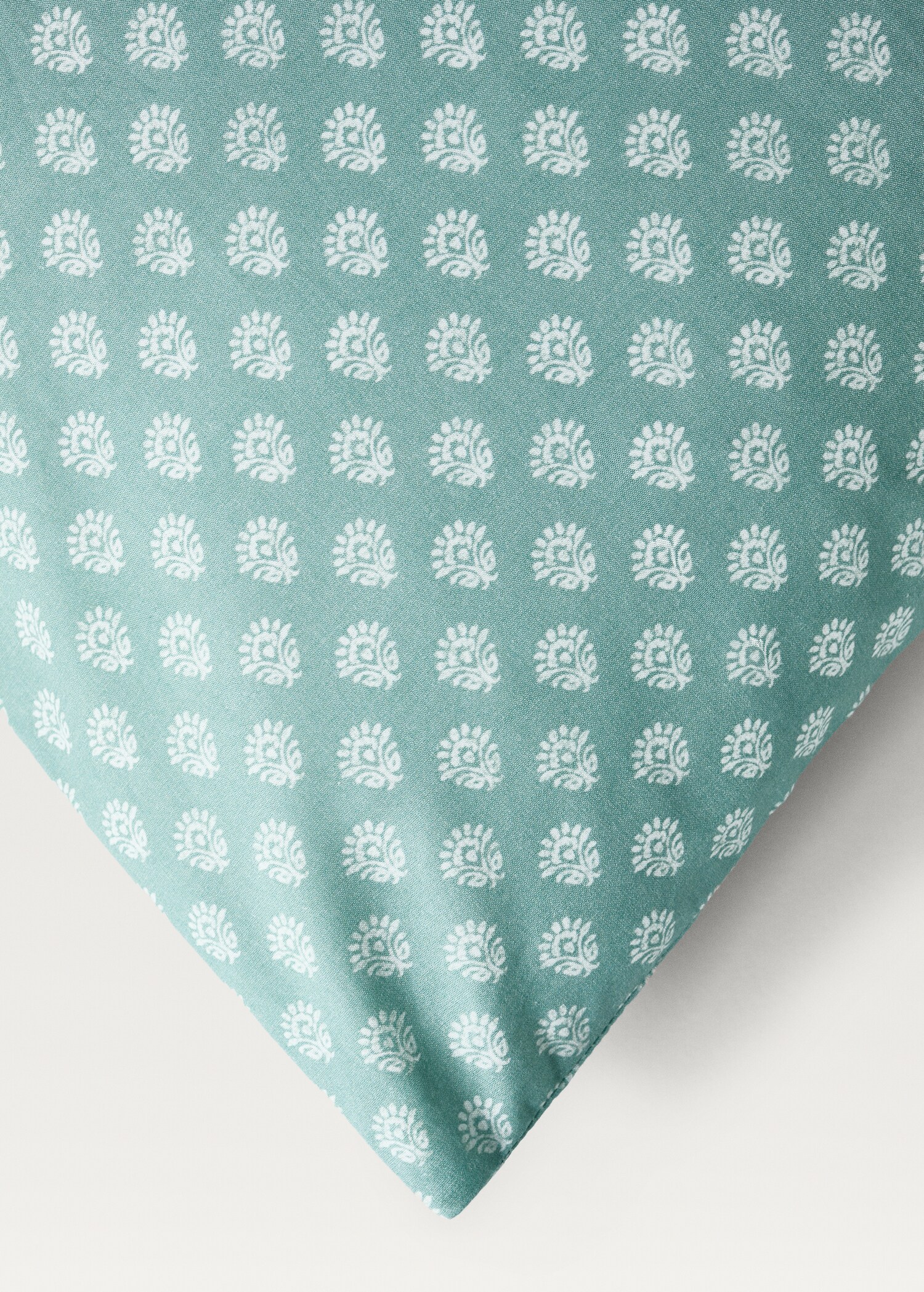 Cotton percale children's pillowcase with small flower 50x75 cm - Details of the article 3