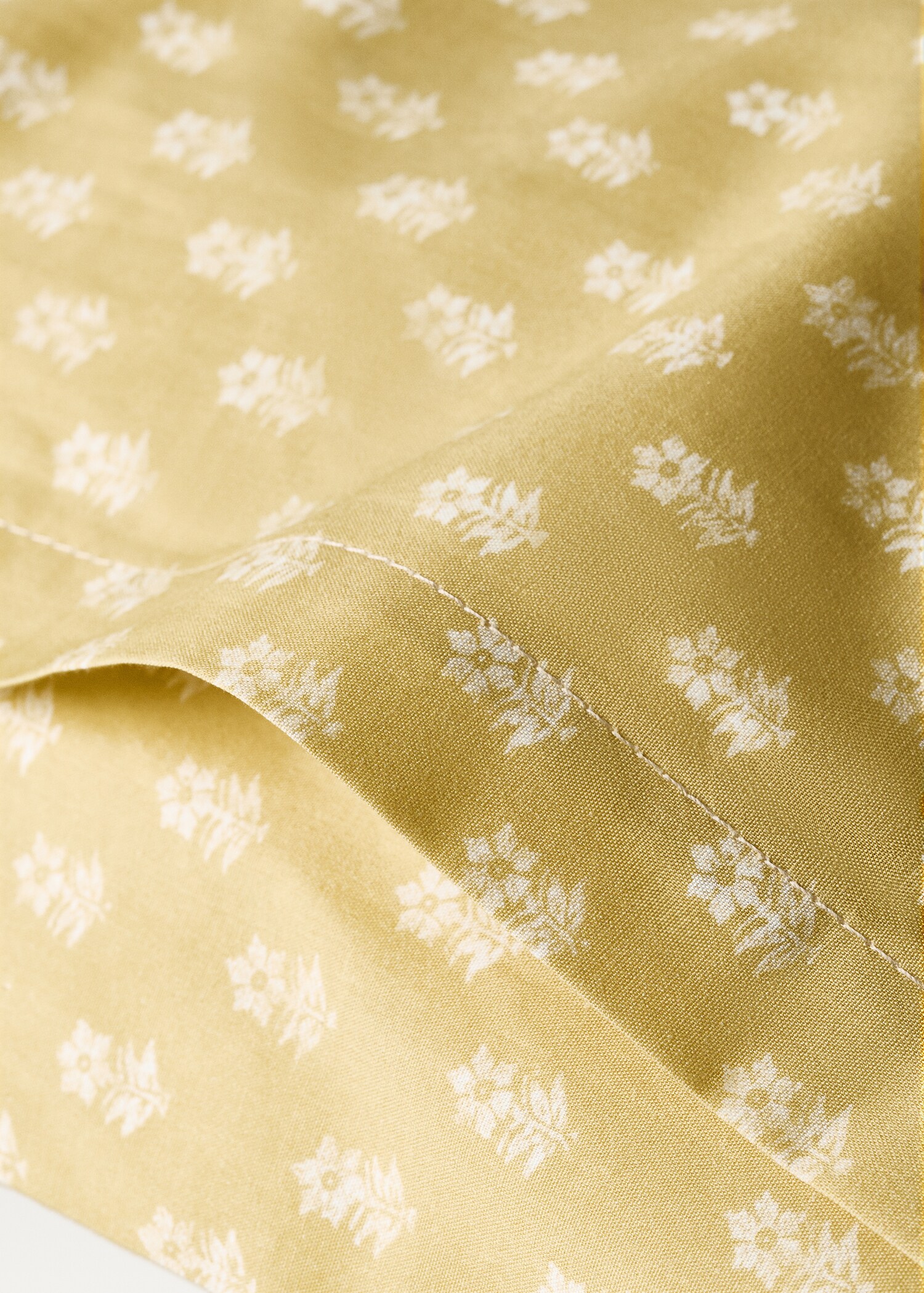 Cotton percale children's pillowcase with small flower 50x75 cm - Details of the article 2