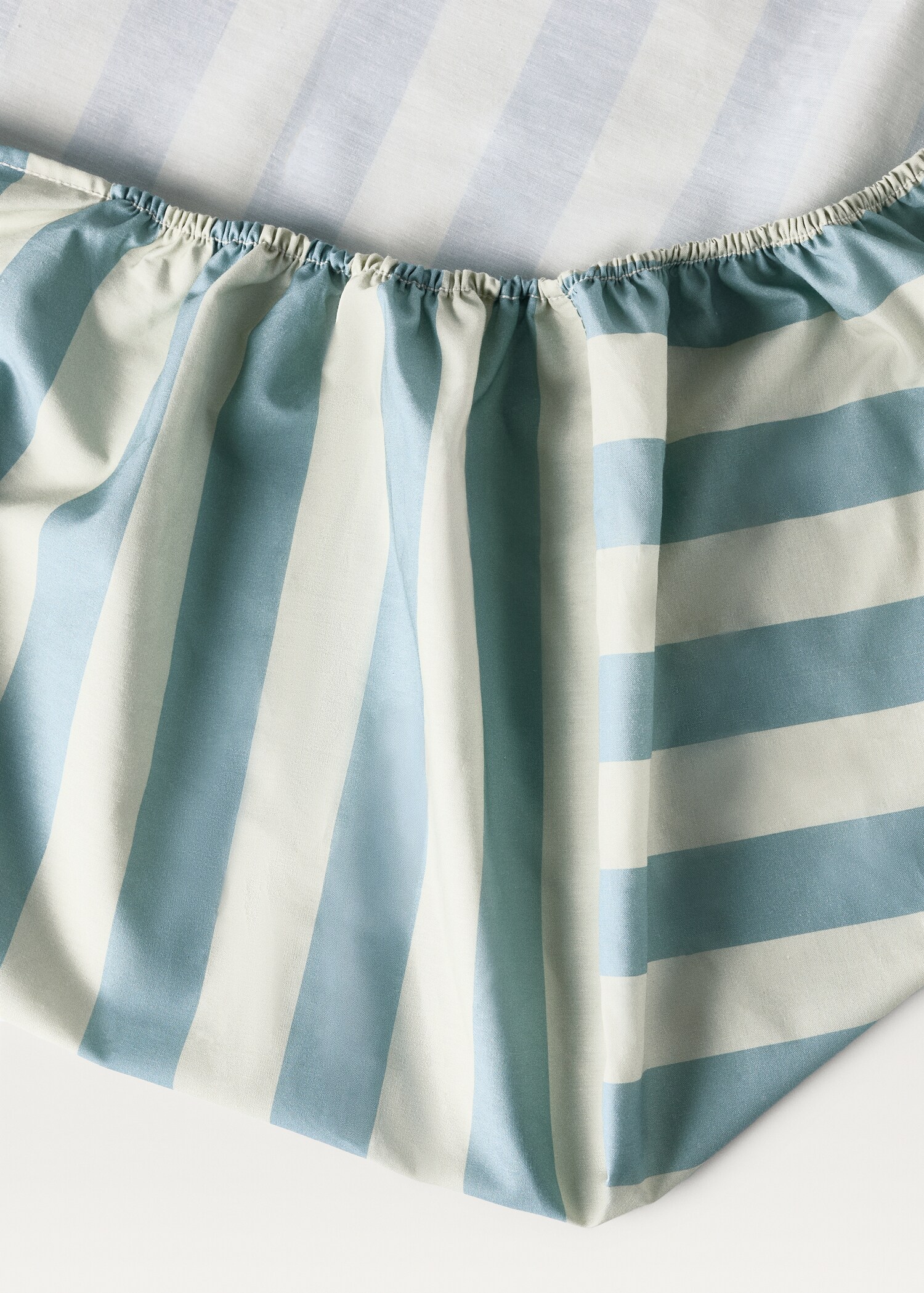 Cotton percale thick-striped bottom sheet for cot - Details of the article 1