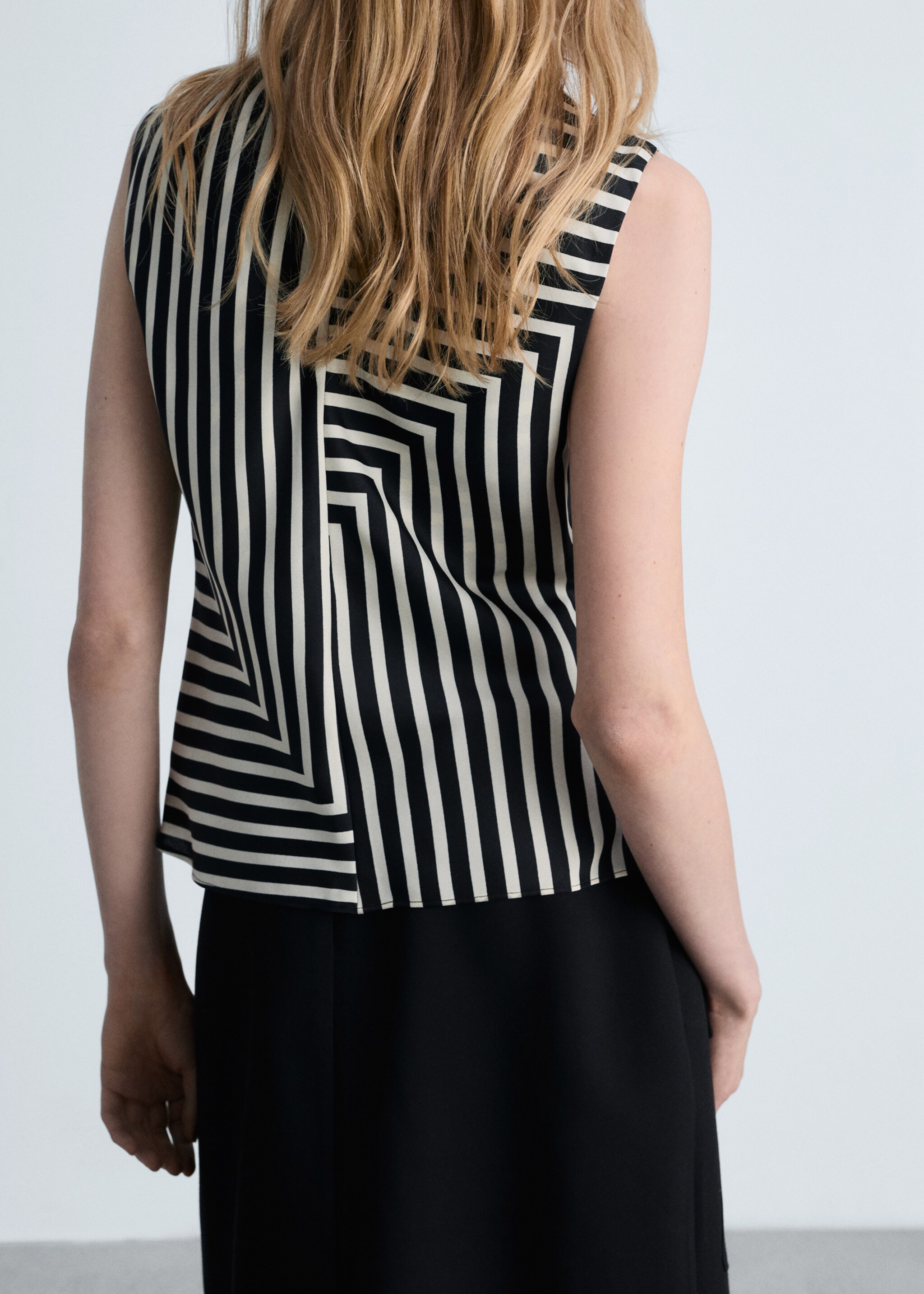 Striped perkins-neck blouse - Reverse of the article, Black. Ref: 87044091-00.