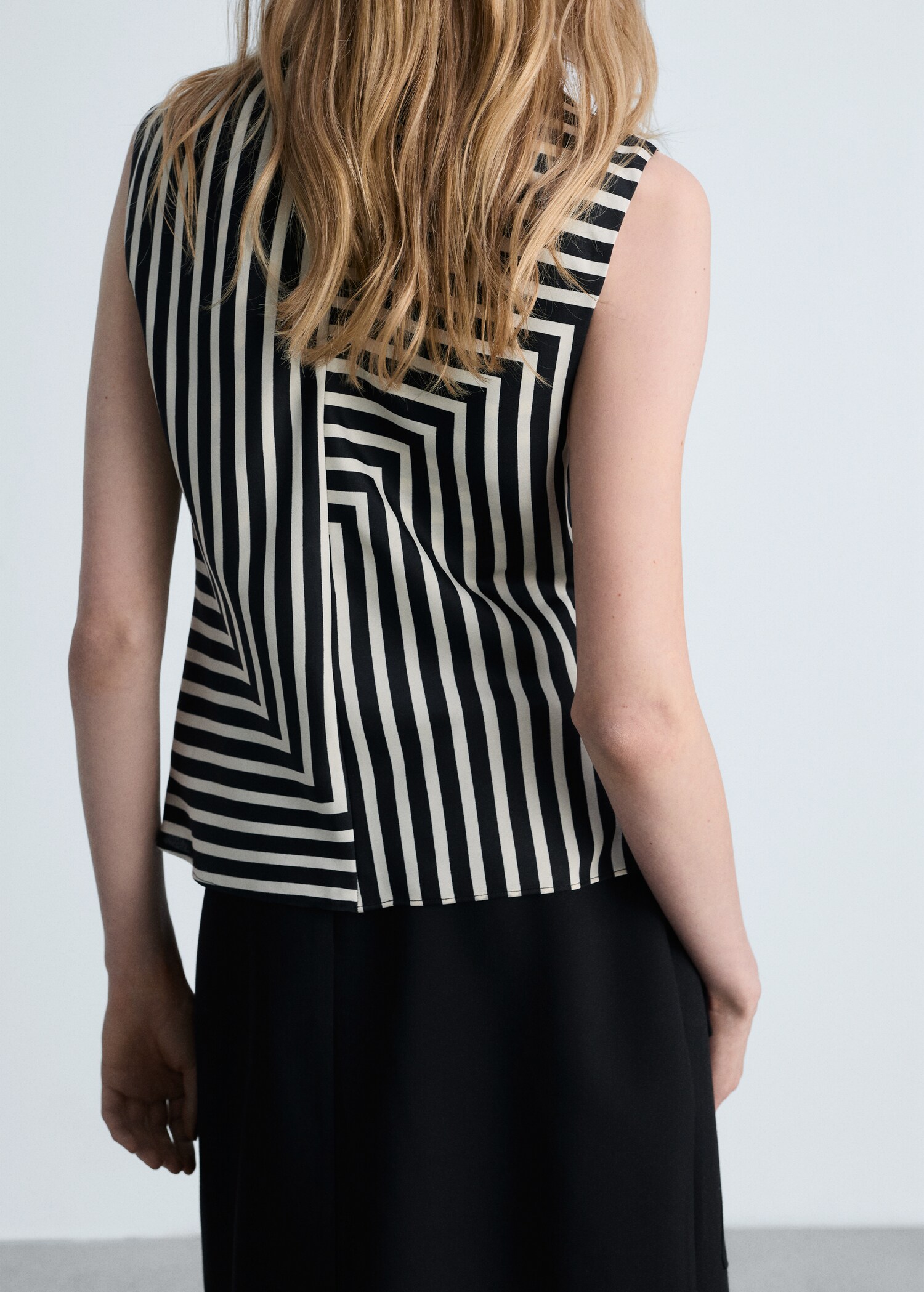 Striped perkins-neck blouse - Reverse of the article