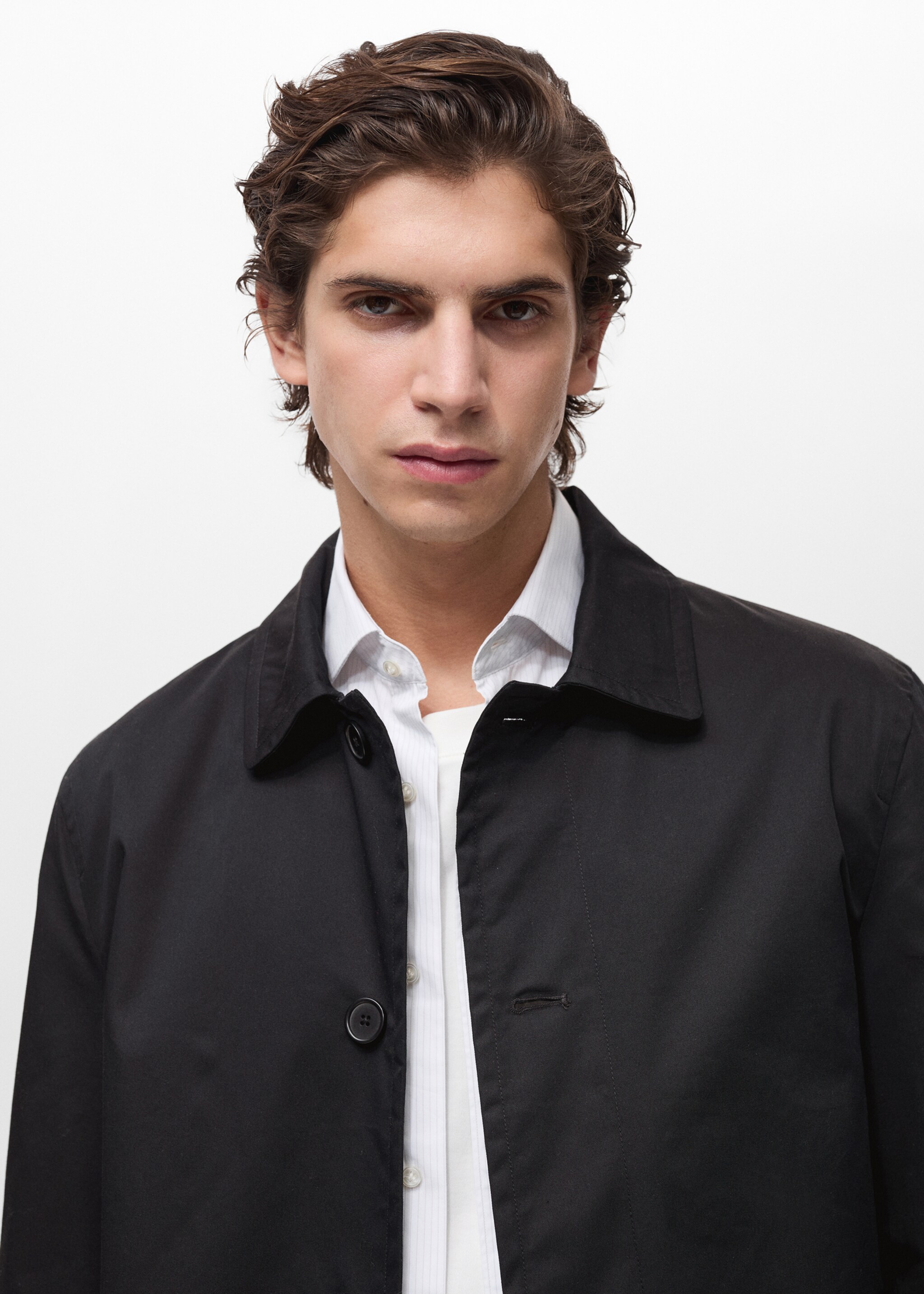 Wasserabweisender Trenchcoat aus Baumwolle - Detail des Artikels 1, Schwarz. Ref: 87044391-00.