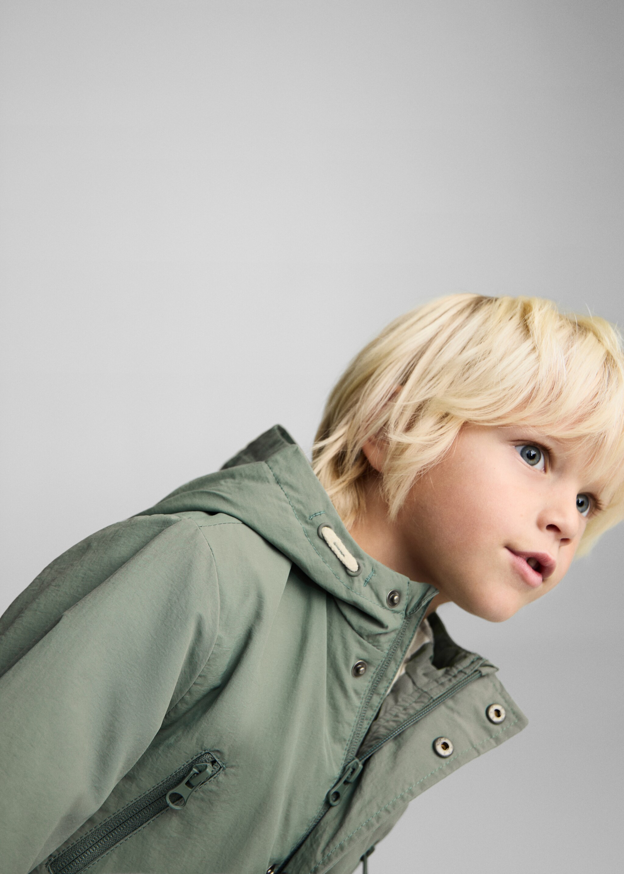 Quilted hooded parka - Details of the article 2, Pastel Green. Ref: 87044400-00.