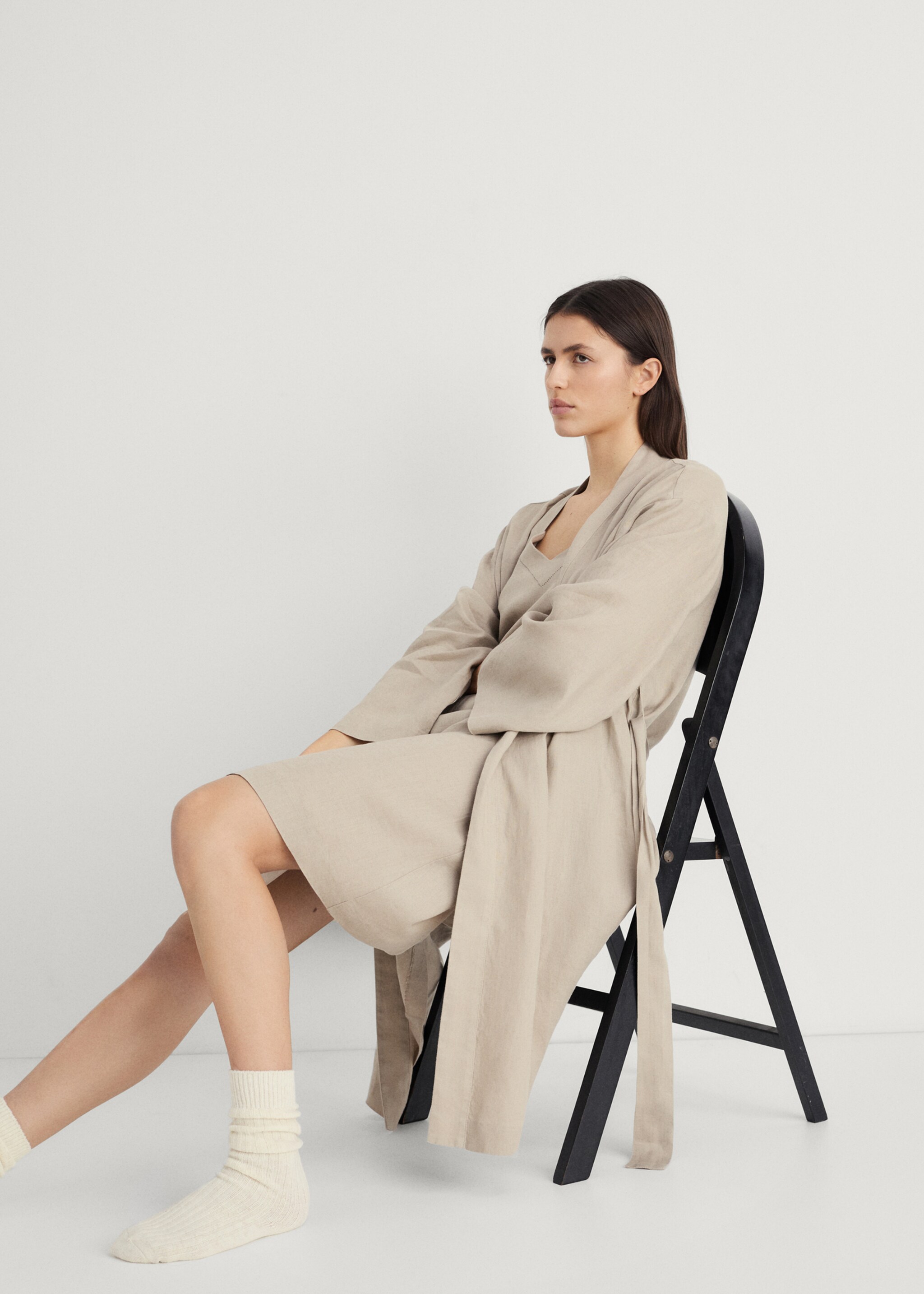 Linen nightgown - Details of the article 2, Sand. Ref: 87044403-00.