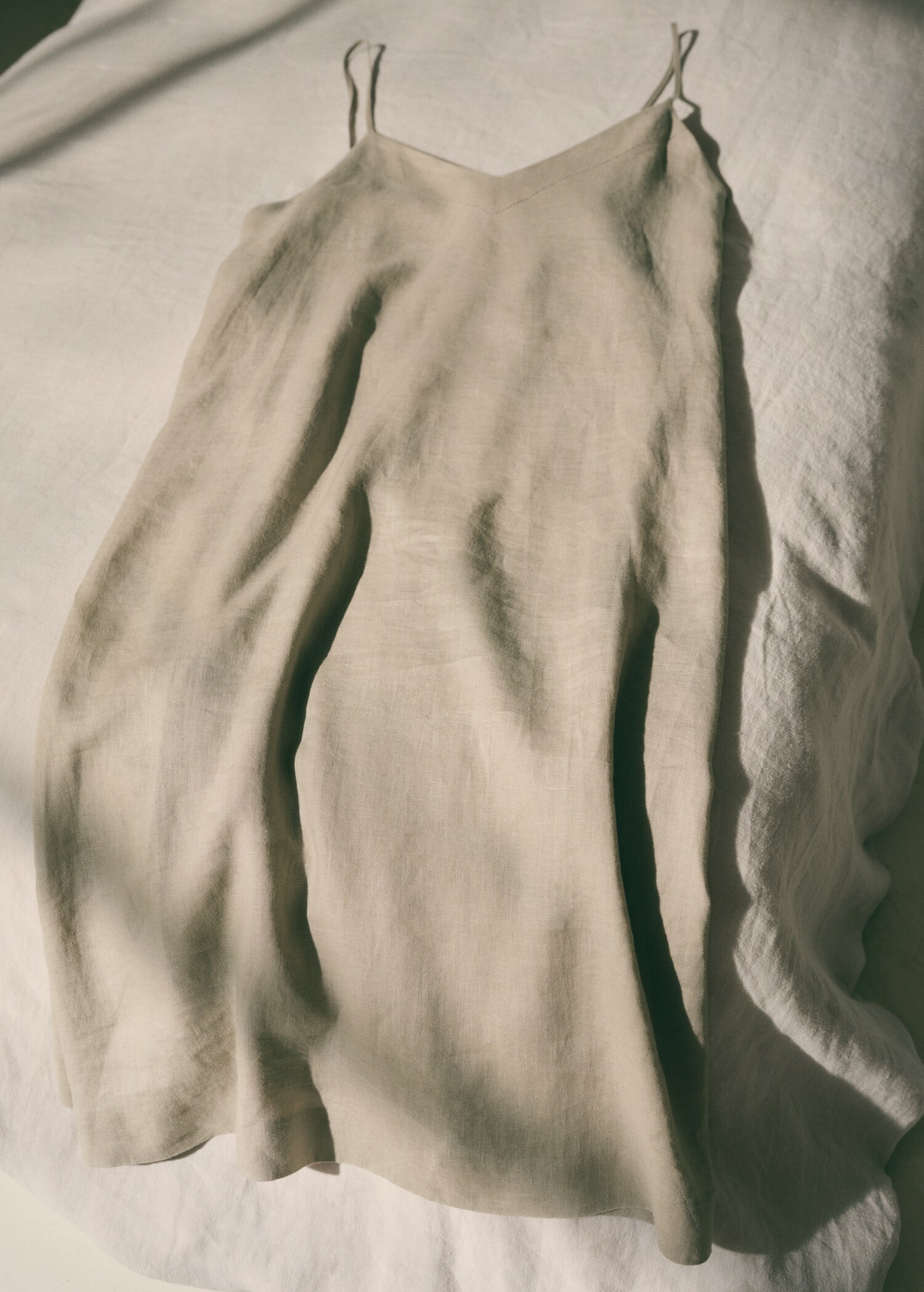 Linen nightgown - Details of the article 6