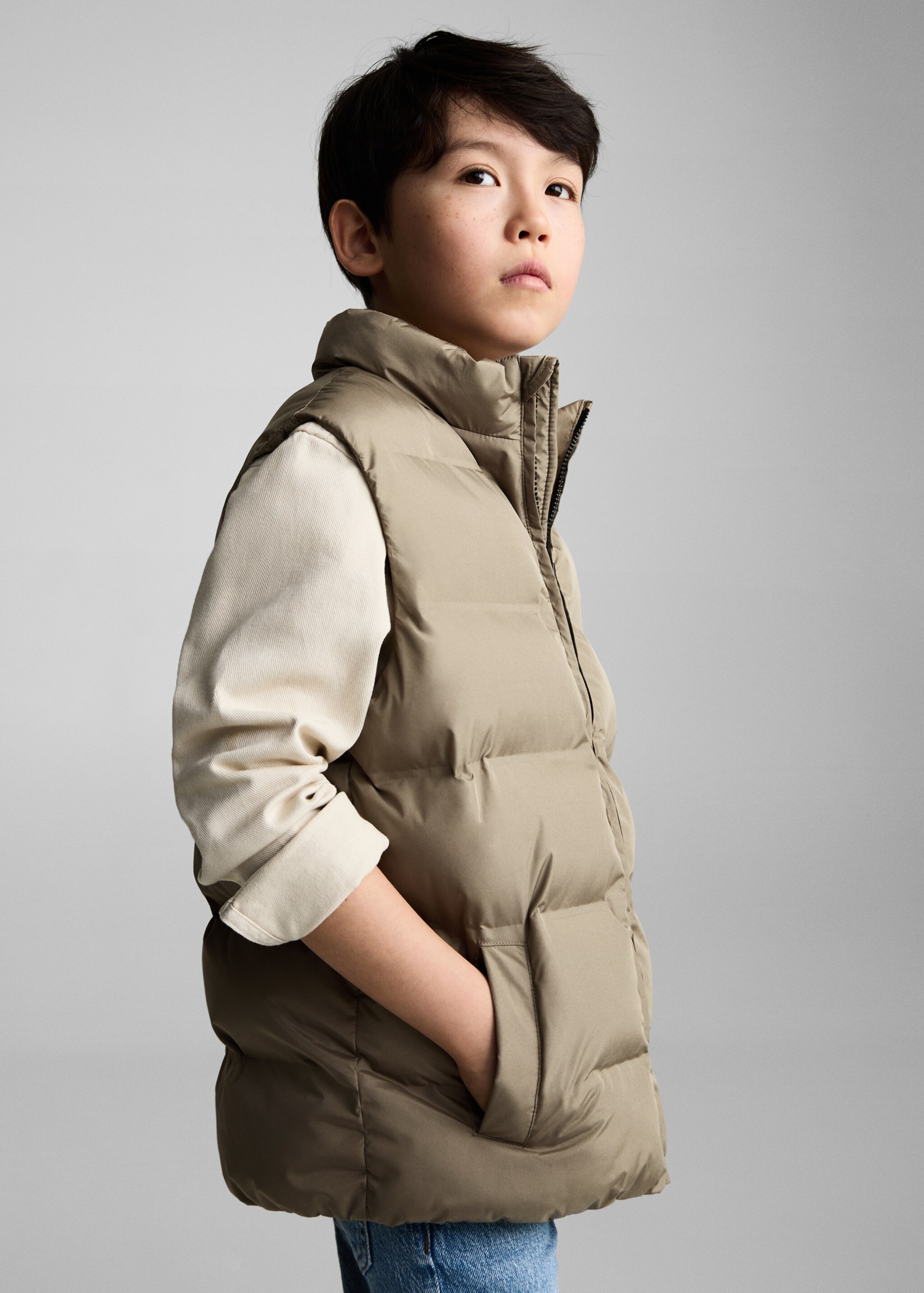 Quilted gilet with pockets - Medium plane, Sand. Ref: 87044404-00.