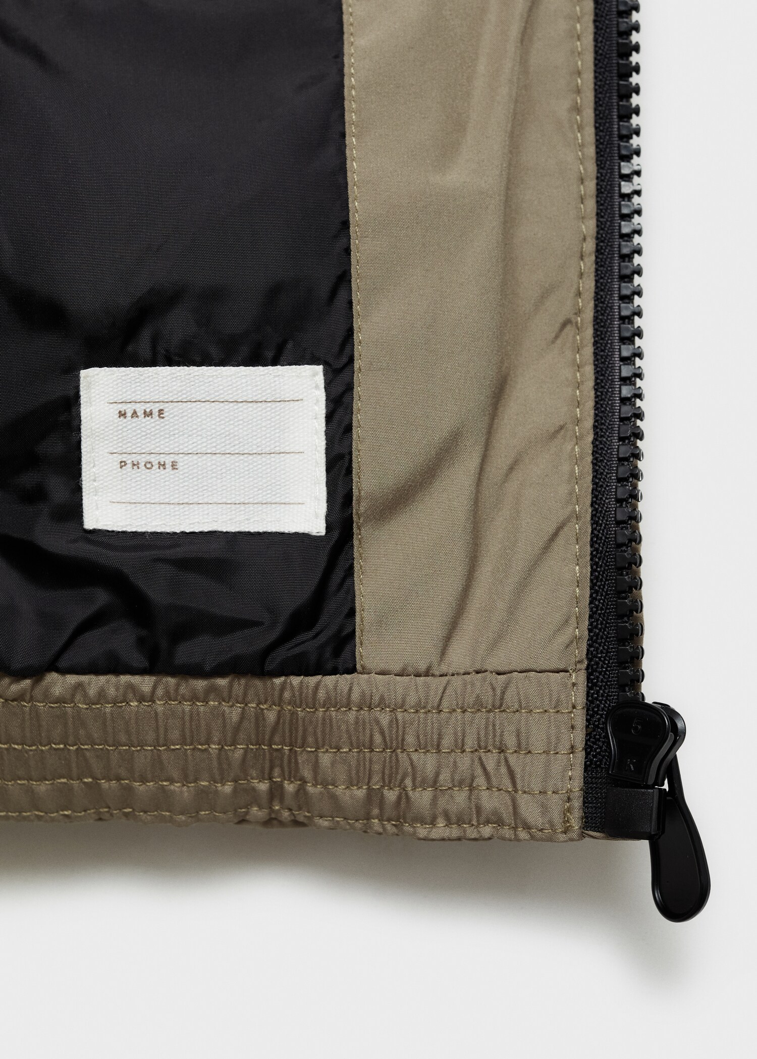 Quilted gilet with pockets - Details of the article 0