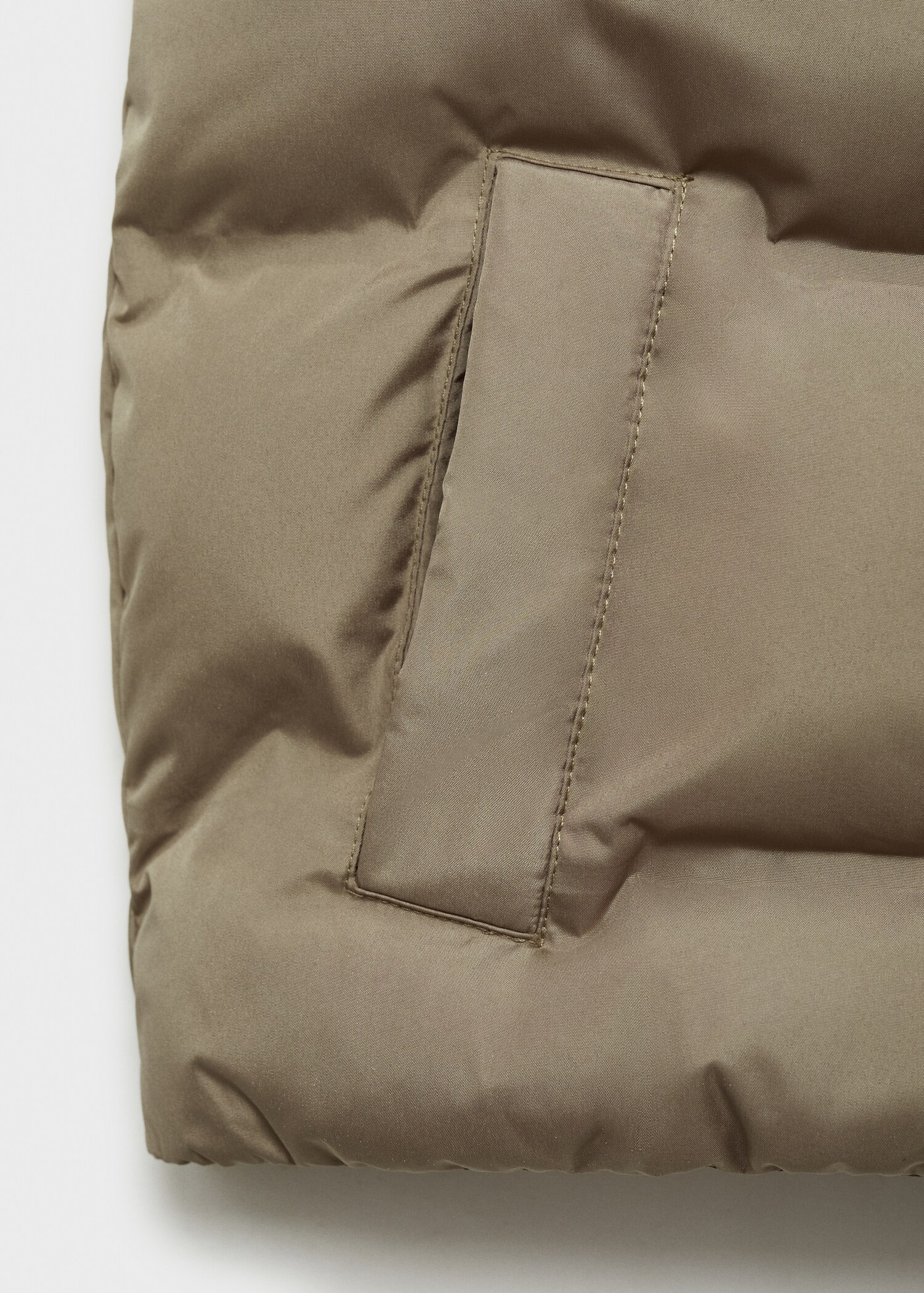 Quilted gilet with pockets - Details of the article 8