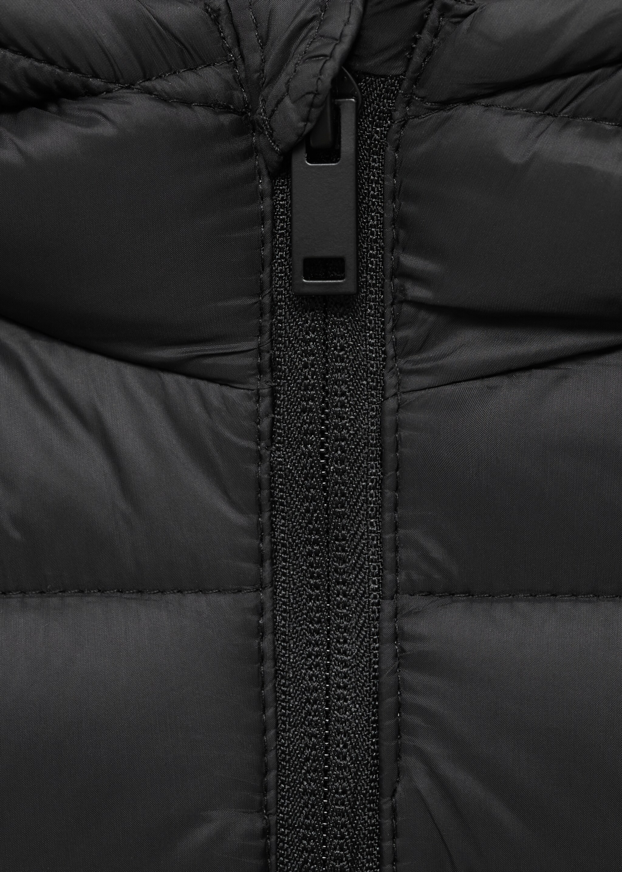 Quilted gilet with hood - Details of the article 8, Black. Ref: 87044405-00.