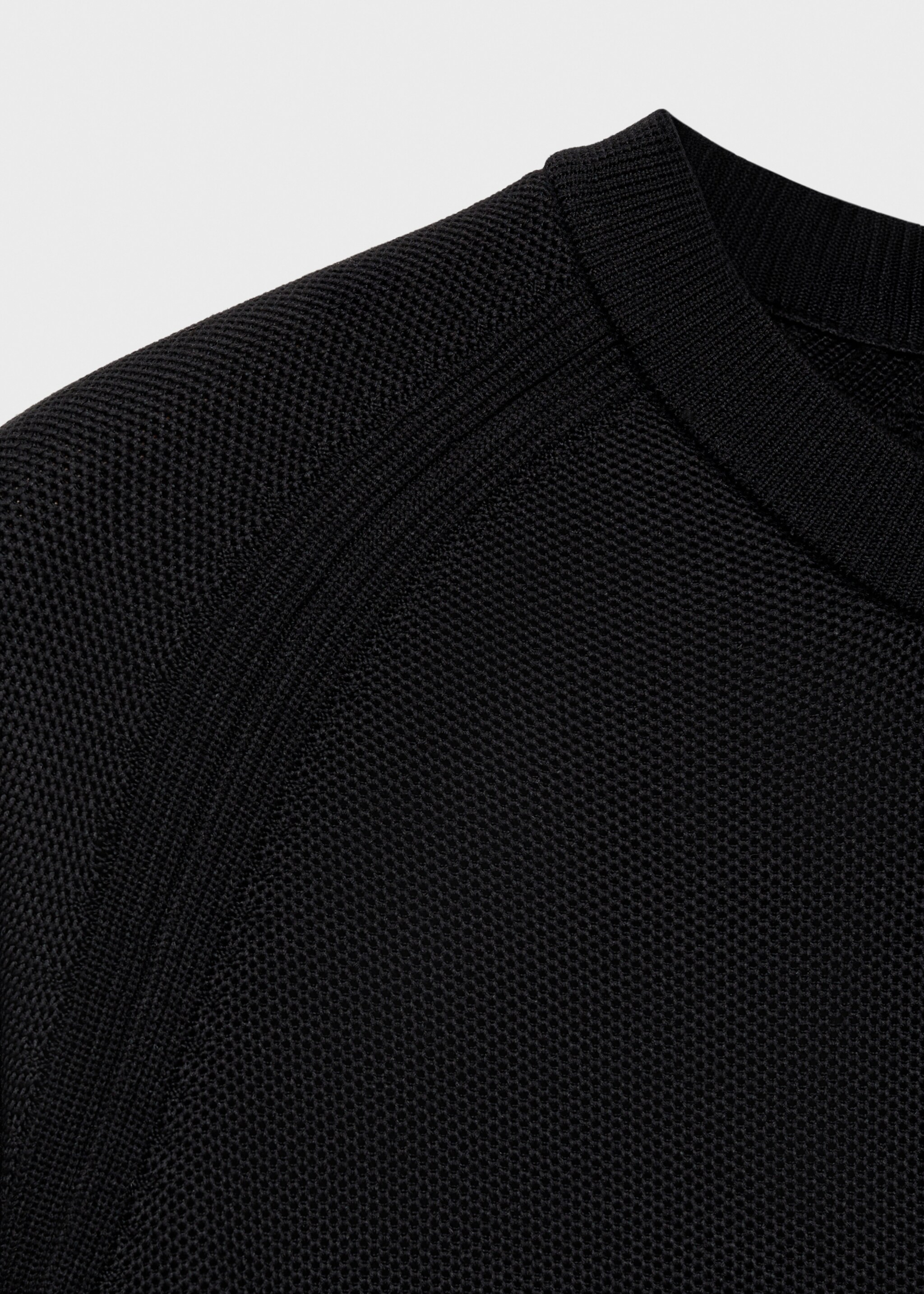Breathable sweater with COOLMAX® technology - Details of the article 0, Black. Ref: 87044412-00.