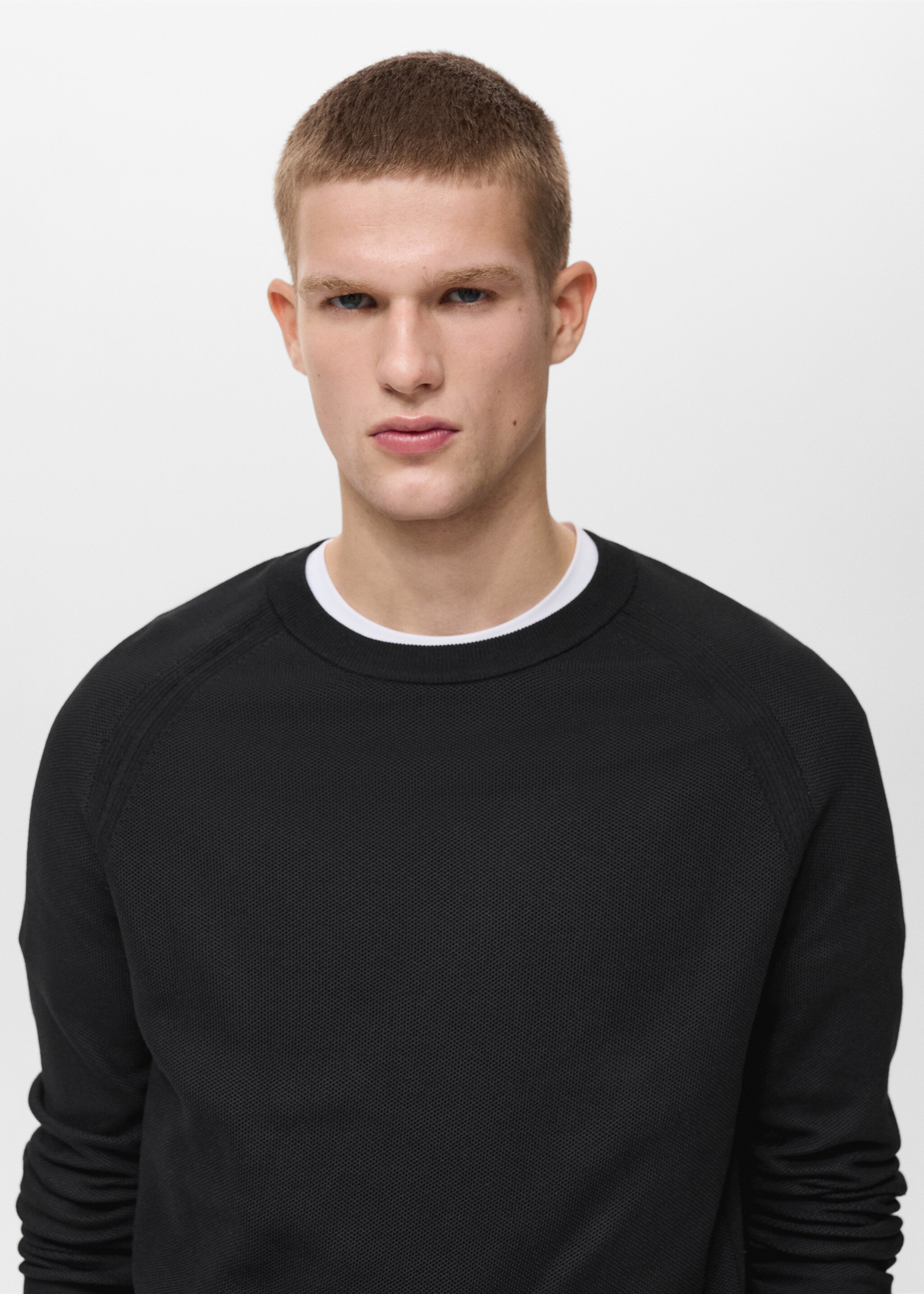 Breathable sweater with COOLMAX® technology - Details of the article 1, Black. Ref: 87044412-00.