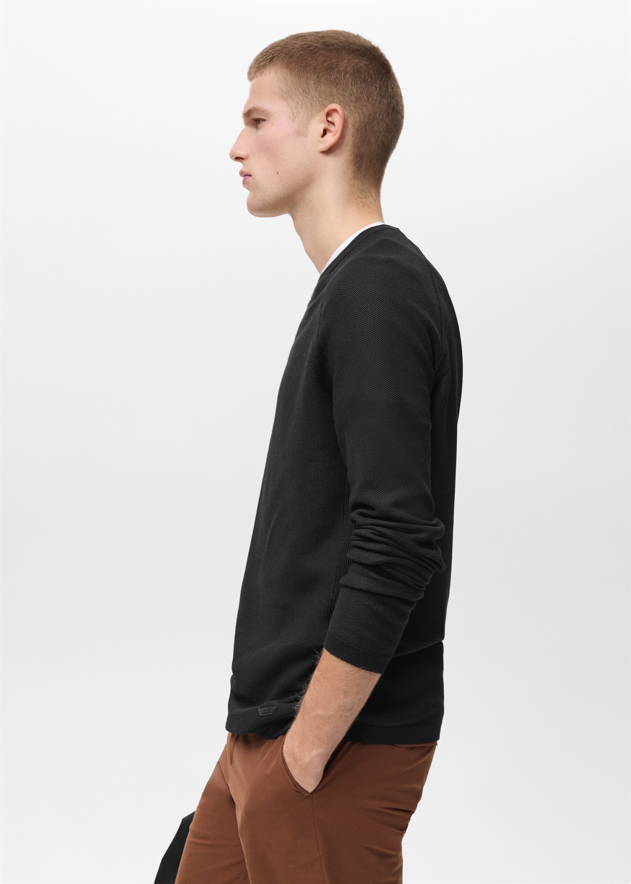 Breathable sweater with COOLMAX® technology - Details of the article 2, Black. Ref: 87044412-00.