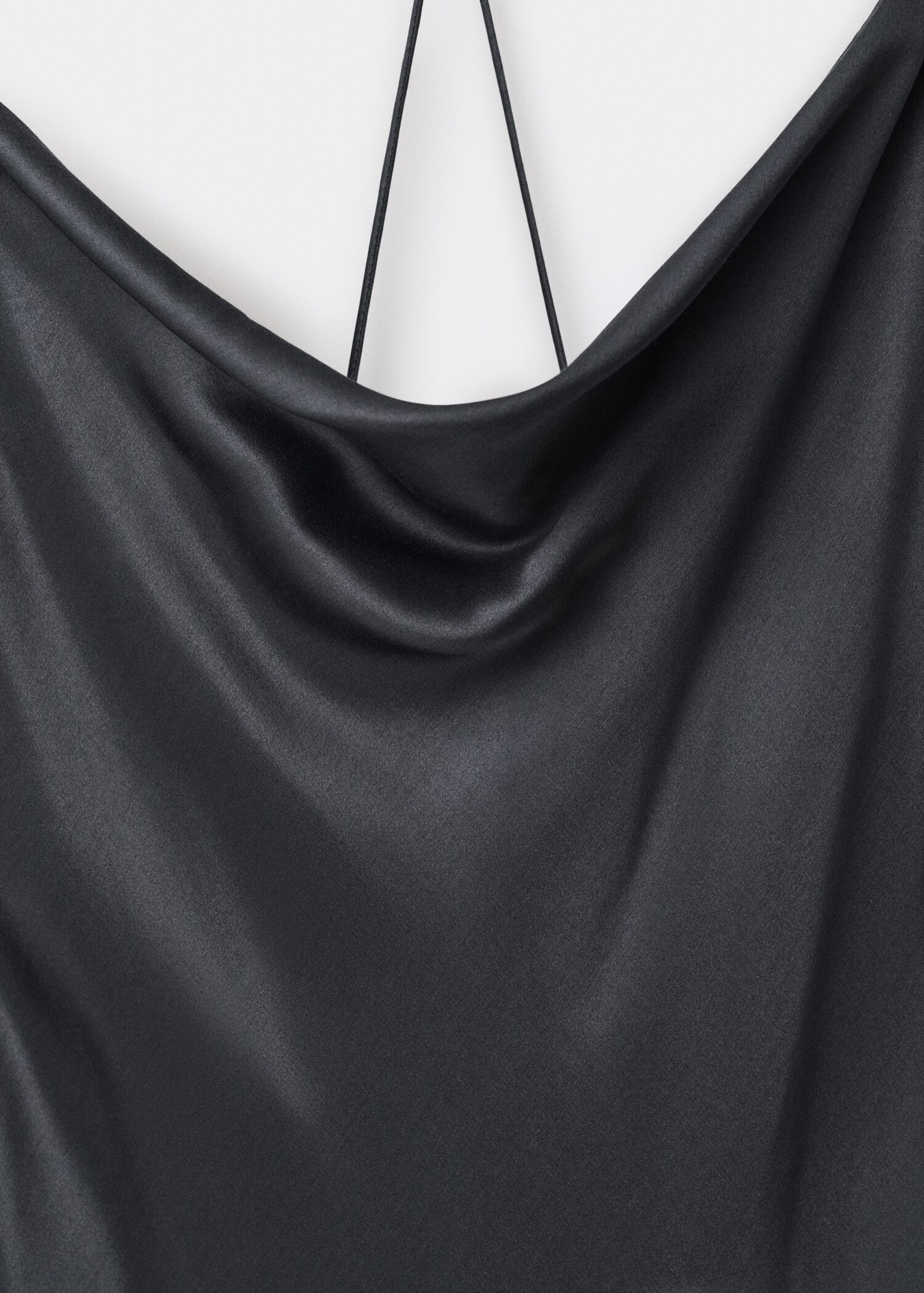 Seidenkleid mit drapiertem Ausschnitt - Detail des Artikels 8