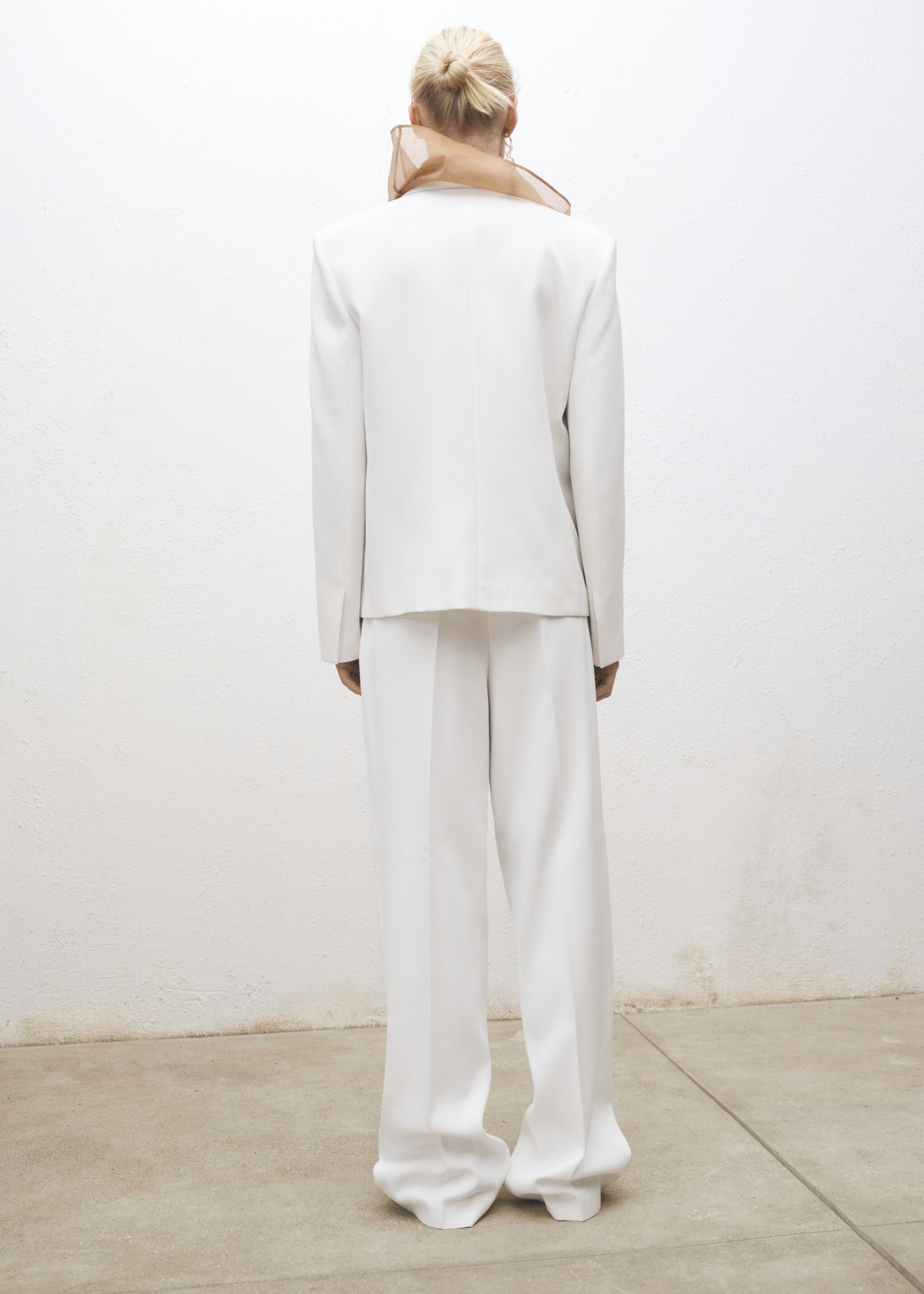 Wideleg suit trousers - Verso de l’article, Blanc. Ref: 87044420-00.