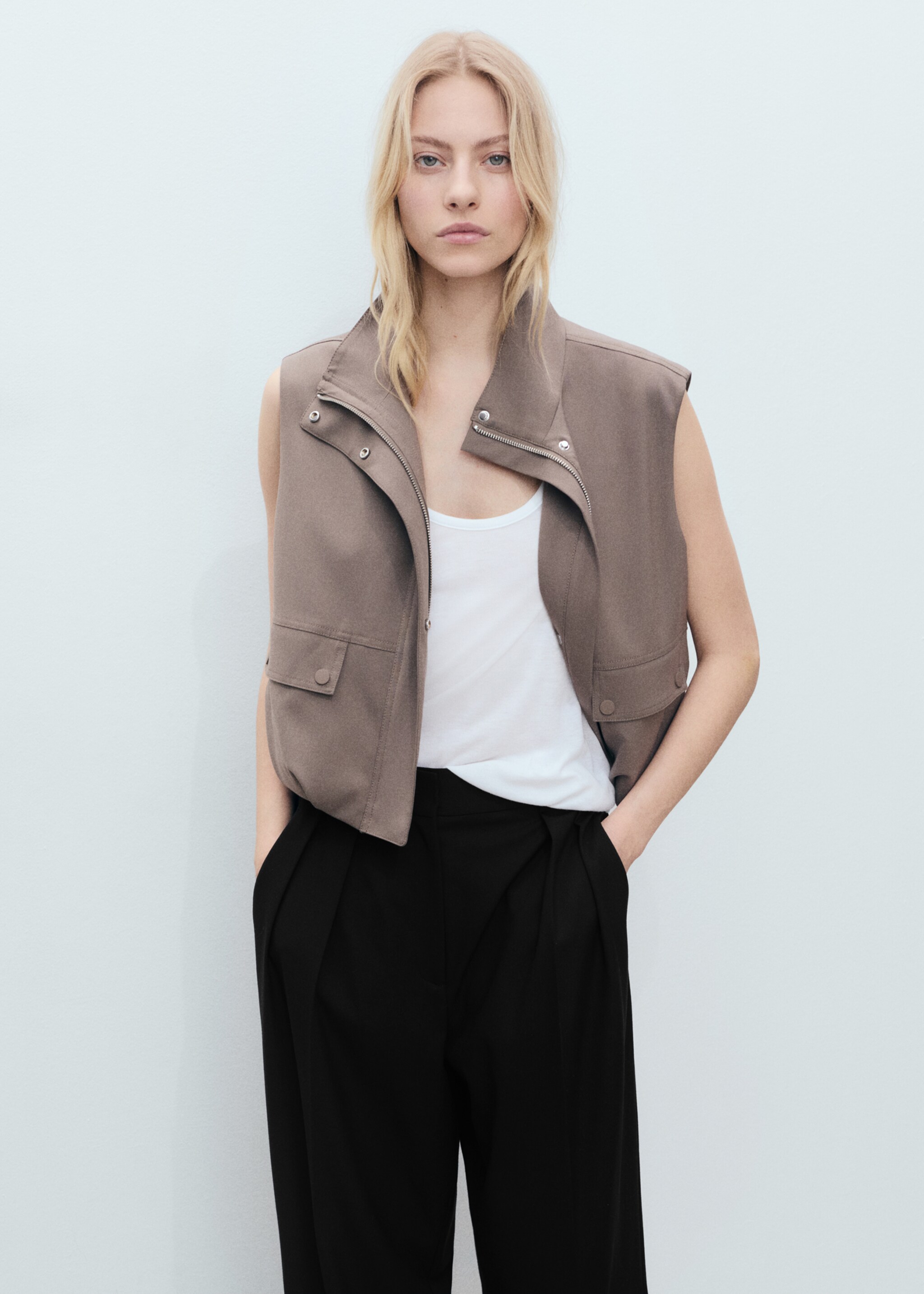 Wideleg pleated trousers - Details of the article 1, Black. Ref: 87044424-00.