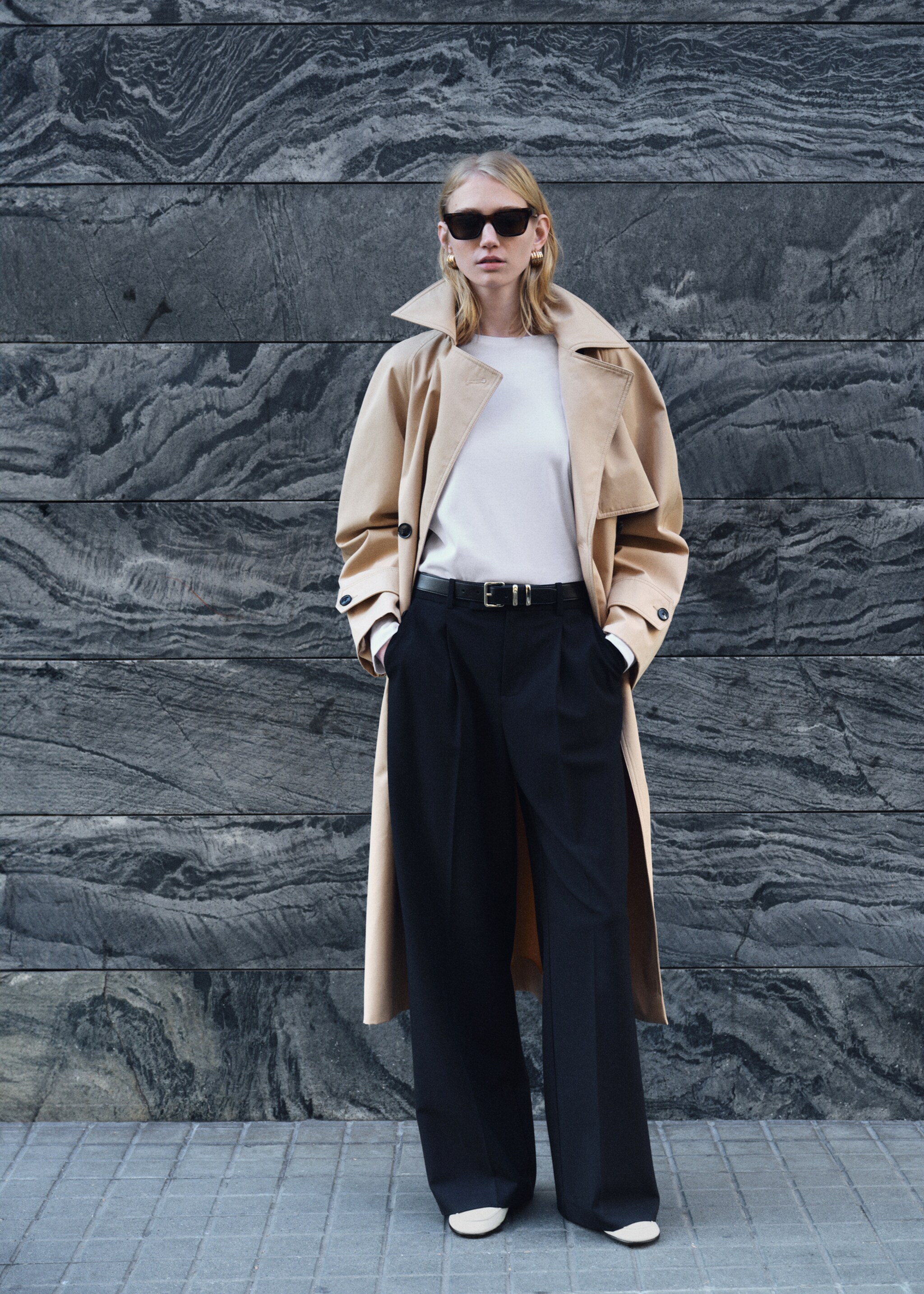 Wideleg pleated trousers - Details of the article 7, Black. Ref: 87044424-00.