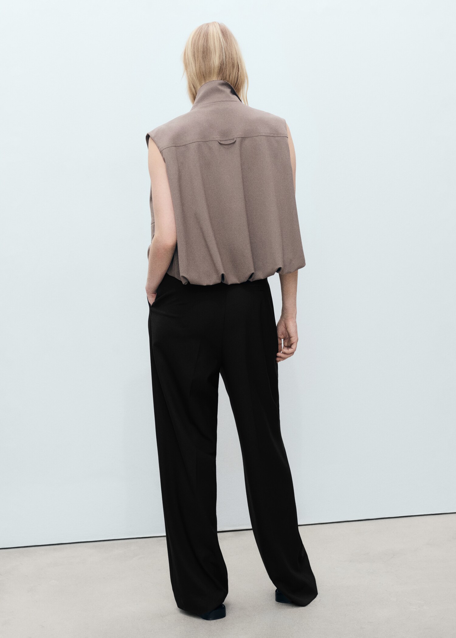 Wideleg pleated trousers - Reverse of the article