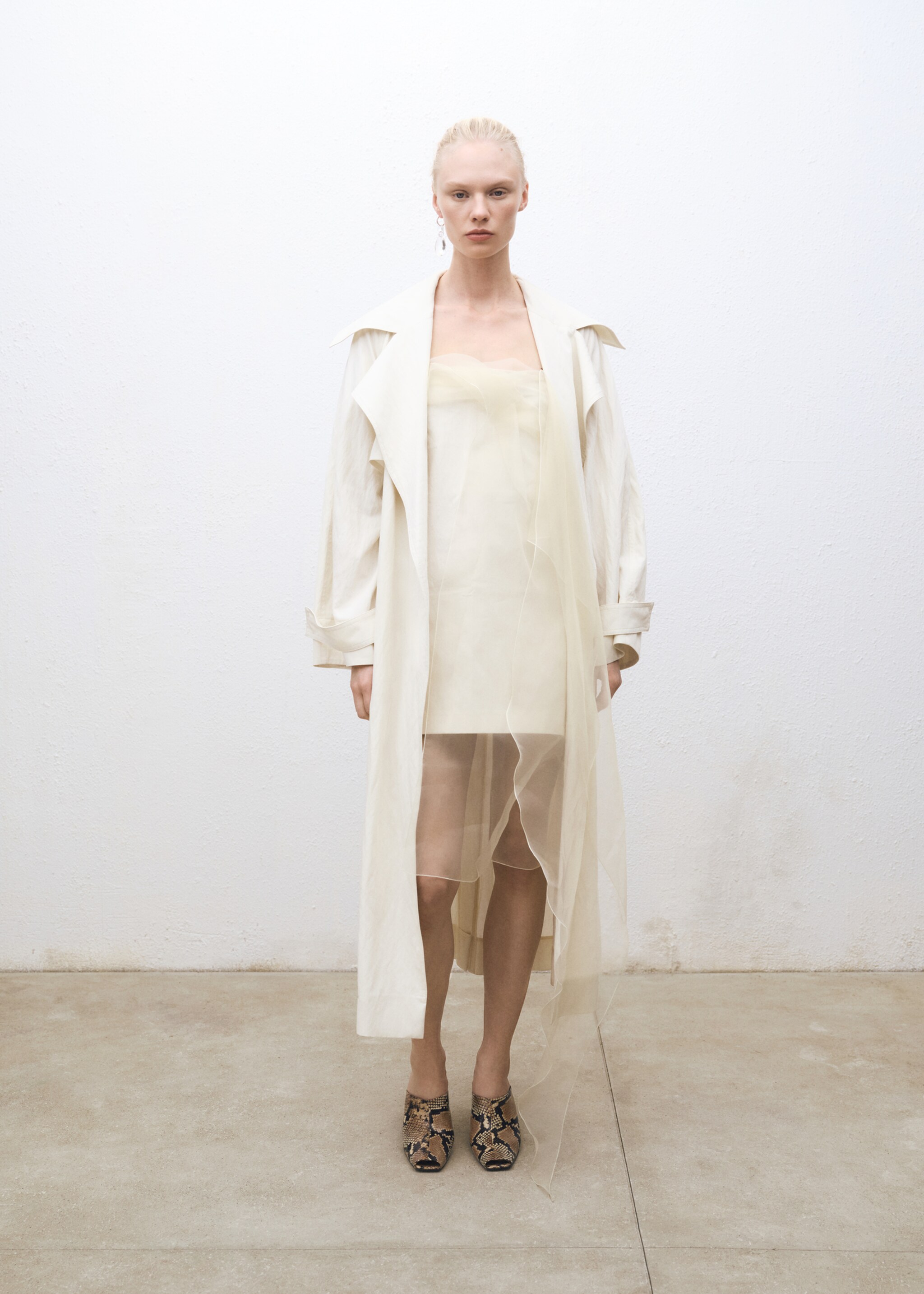 Oversized trench coat with lapels - Details of the article 1, Ecru. Ref: 87044425-00.