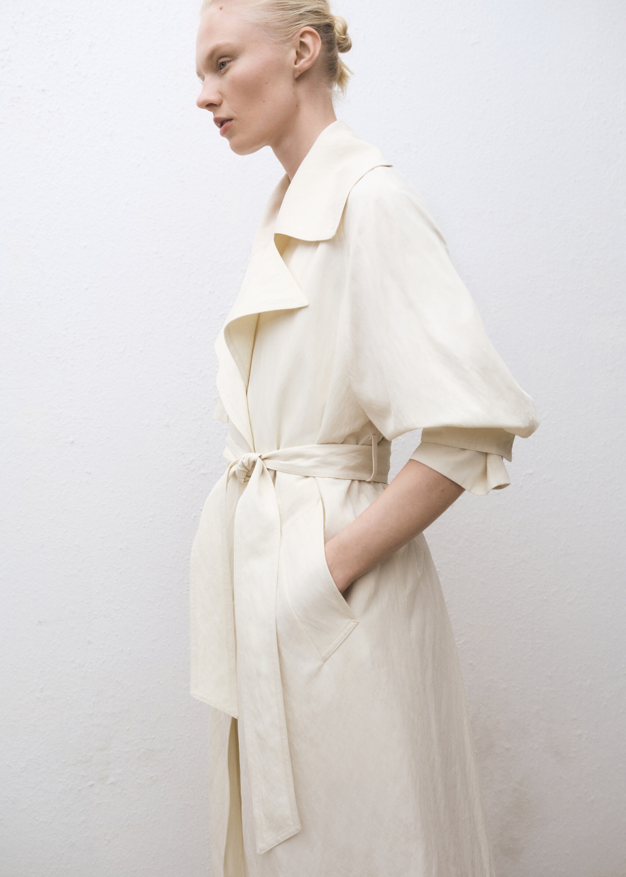 Oversized trench coat with lapels - Details of the article 2, Ecru. Ref: 87044425-00.