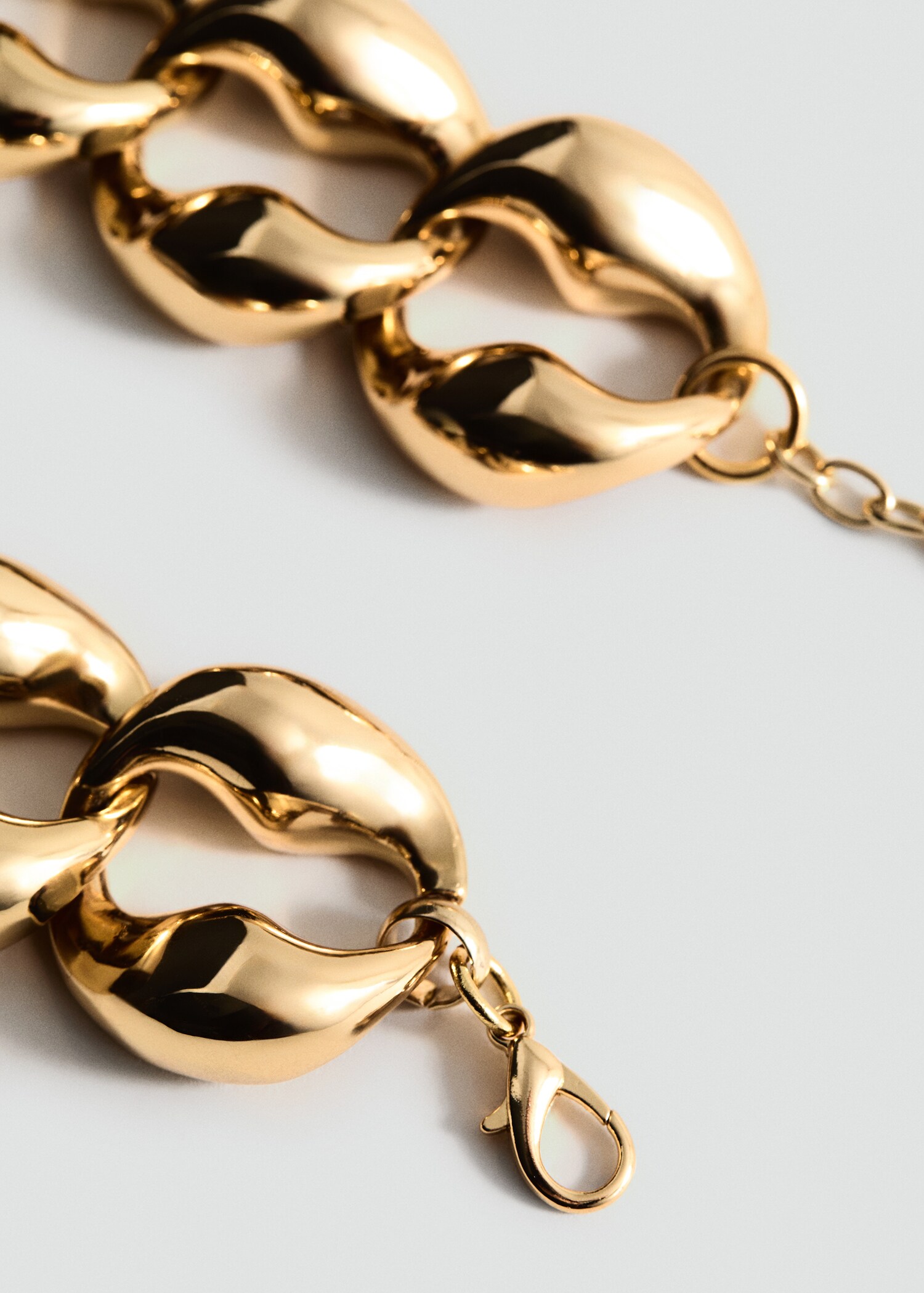 Pendant with rhinestone links - Details of the article 1