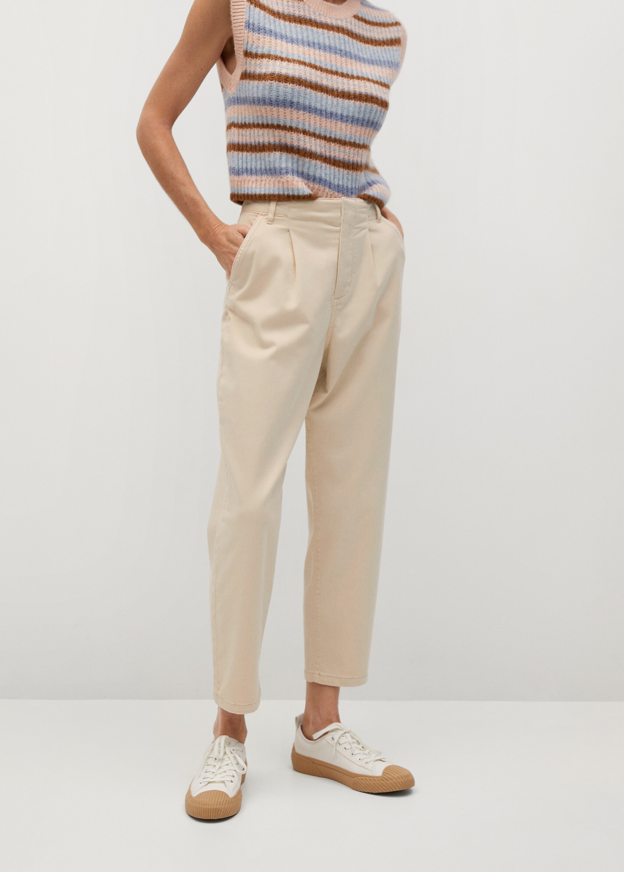 Pantalón pinzas algodón - Plano medio