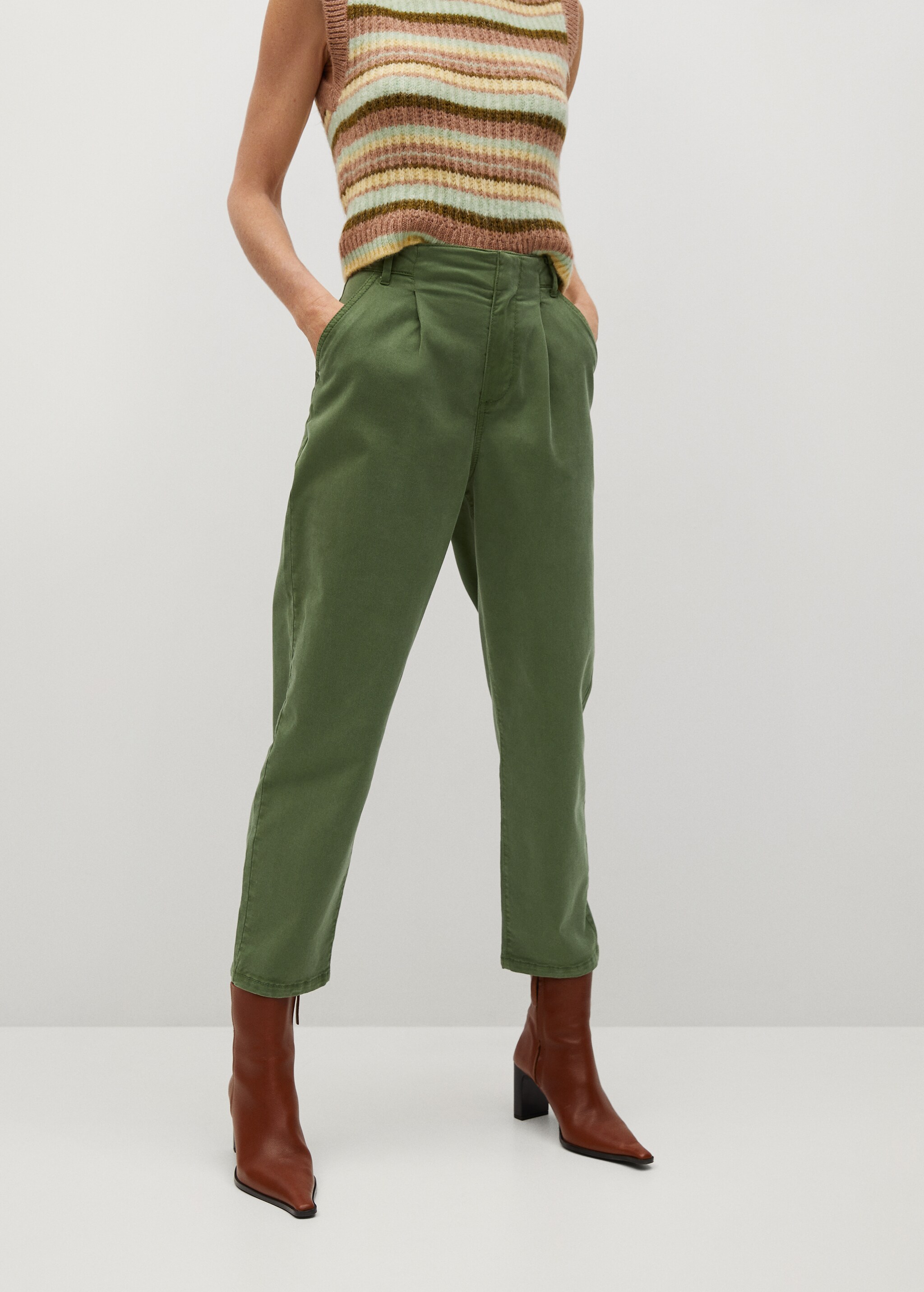 Pantalón pinzas algodón - Plano medio
