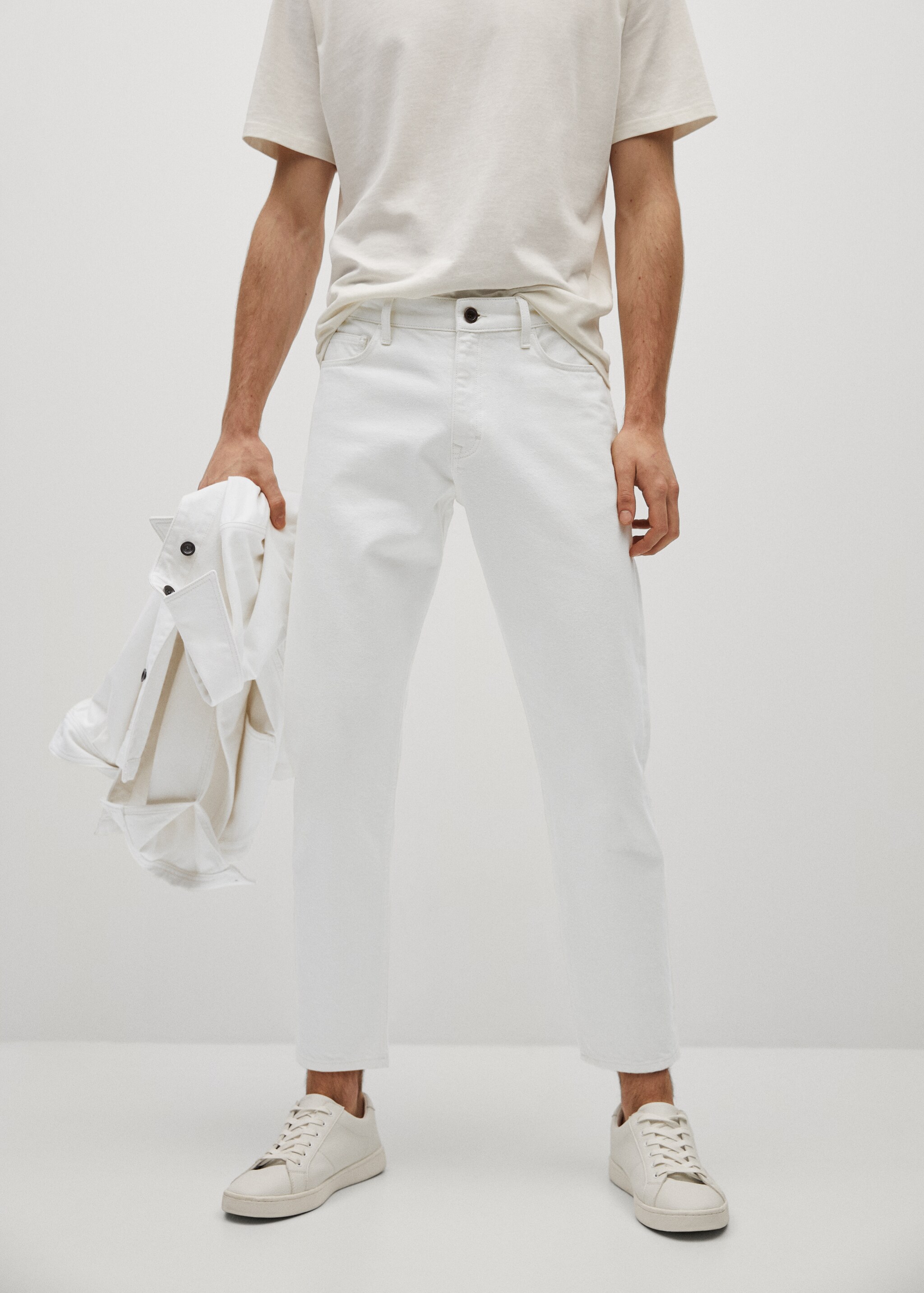 Jeans Ben tapered fit blancos - Plano medio