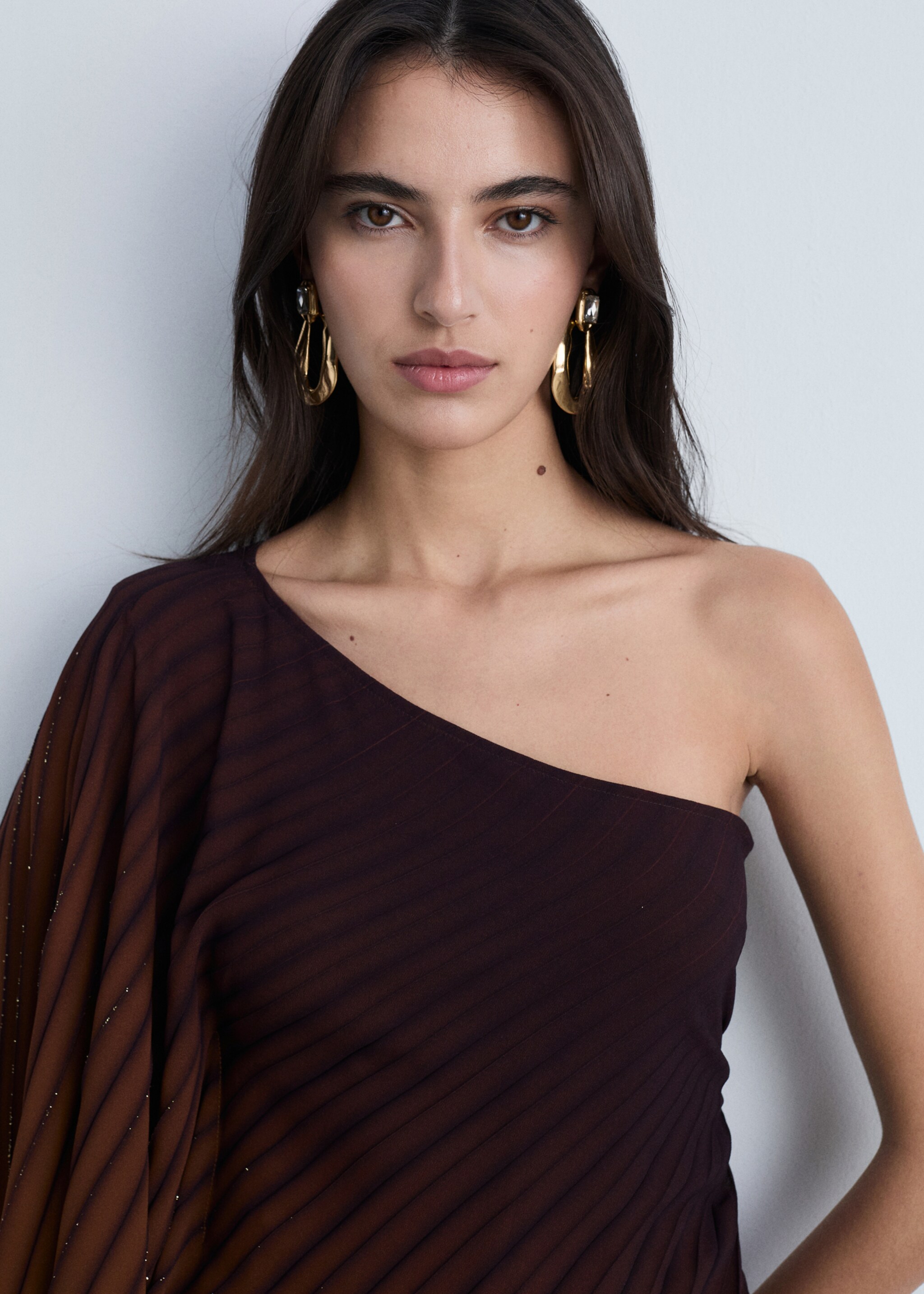 Blouse asymétrique plissée - Détail de l'article 1, Café. Ref: 87044782-00.