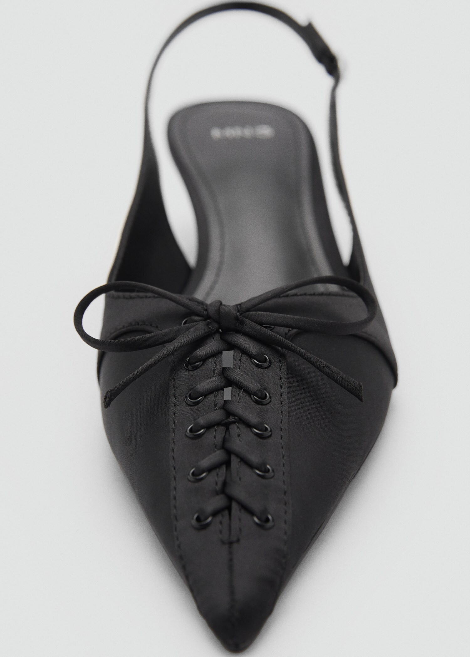 Spitz zulaufende Pumps mit Schleife - Detail des Artikels 2