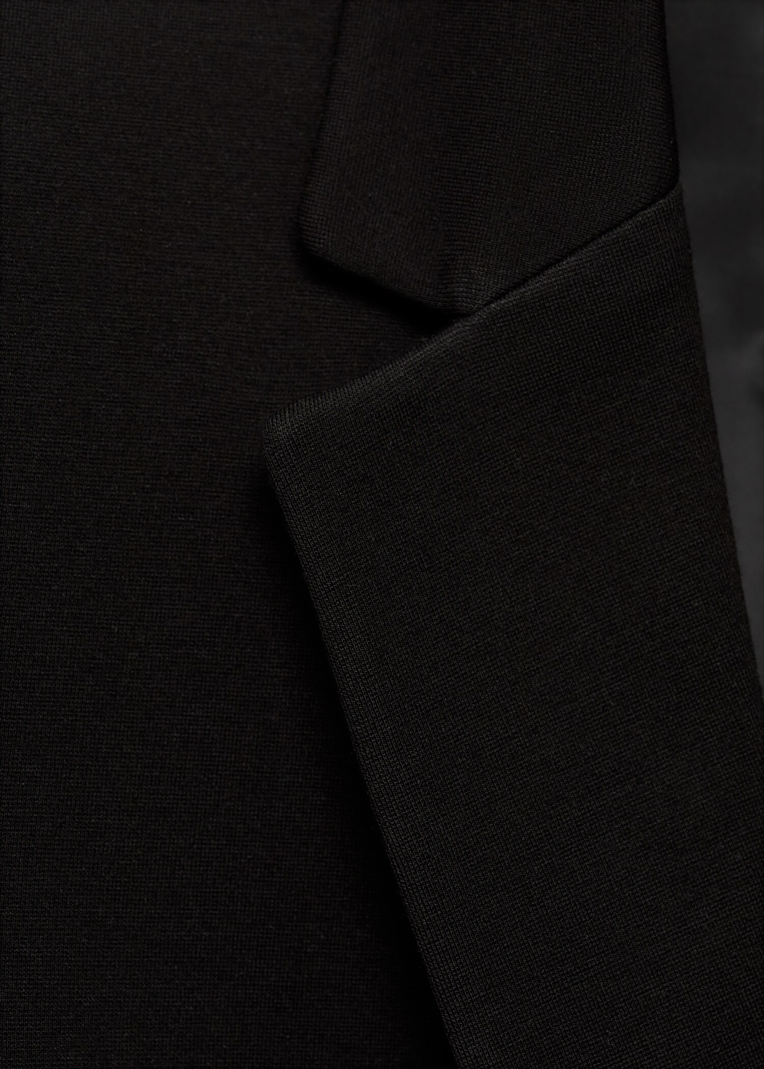 Suit blazer with flap pockets - Details of the article 8
