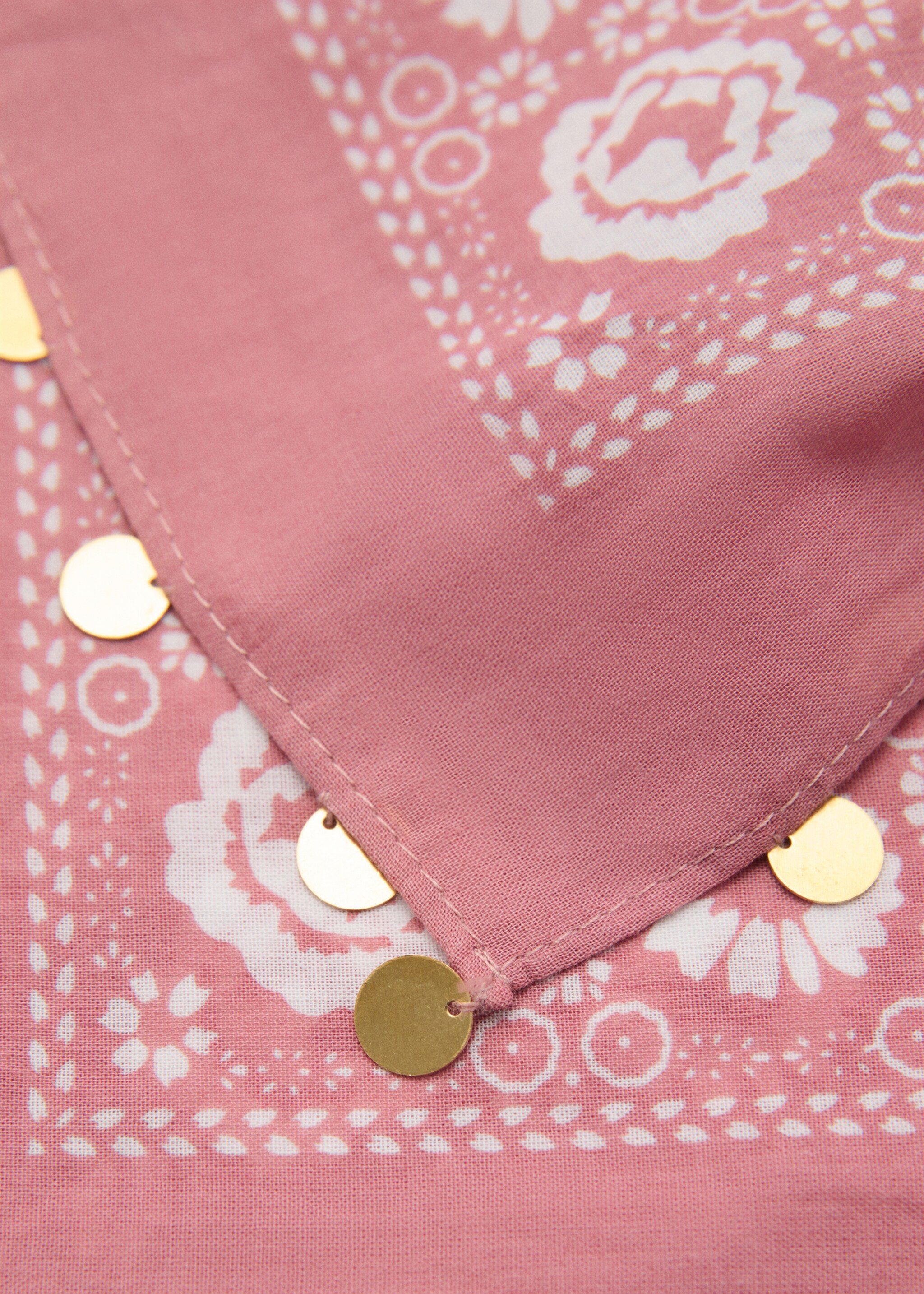 Halstuch mit Karomuster - Detail des Artikels 1, Zartrosa. Ref: 87045143-00.