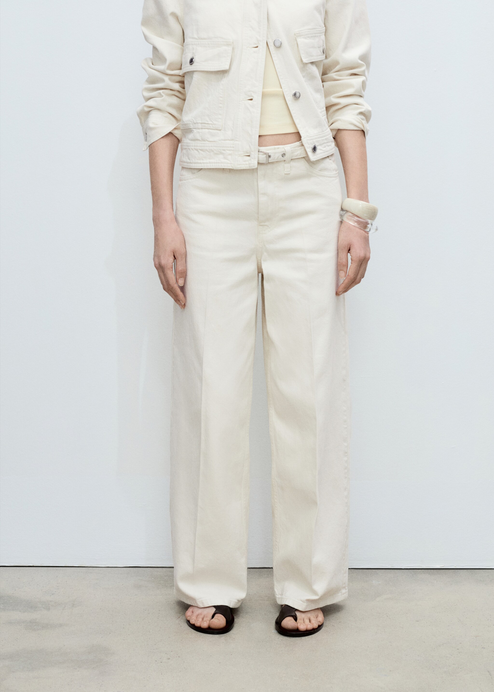 Wide-Leg-Jeans mit Gürtel - Mittlere Ansicht, Cremeweiß. Ref: 87045743-00.